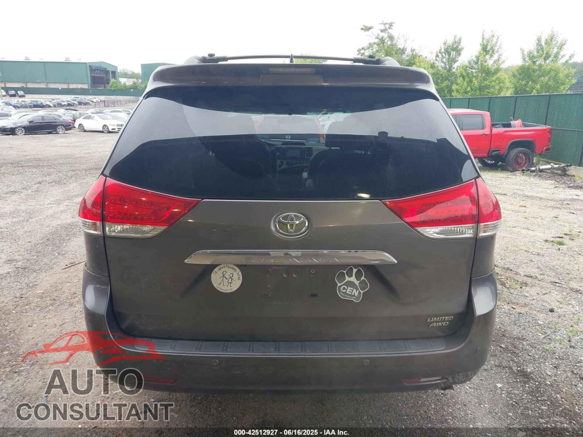 TOYOTA SIENNA 2011 - 5TDDK3DC8BS029389
