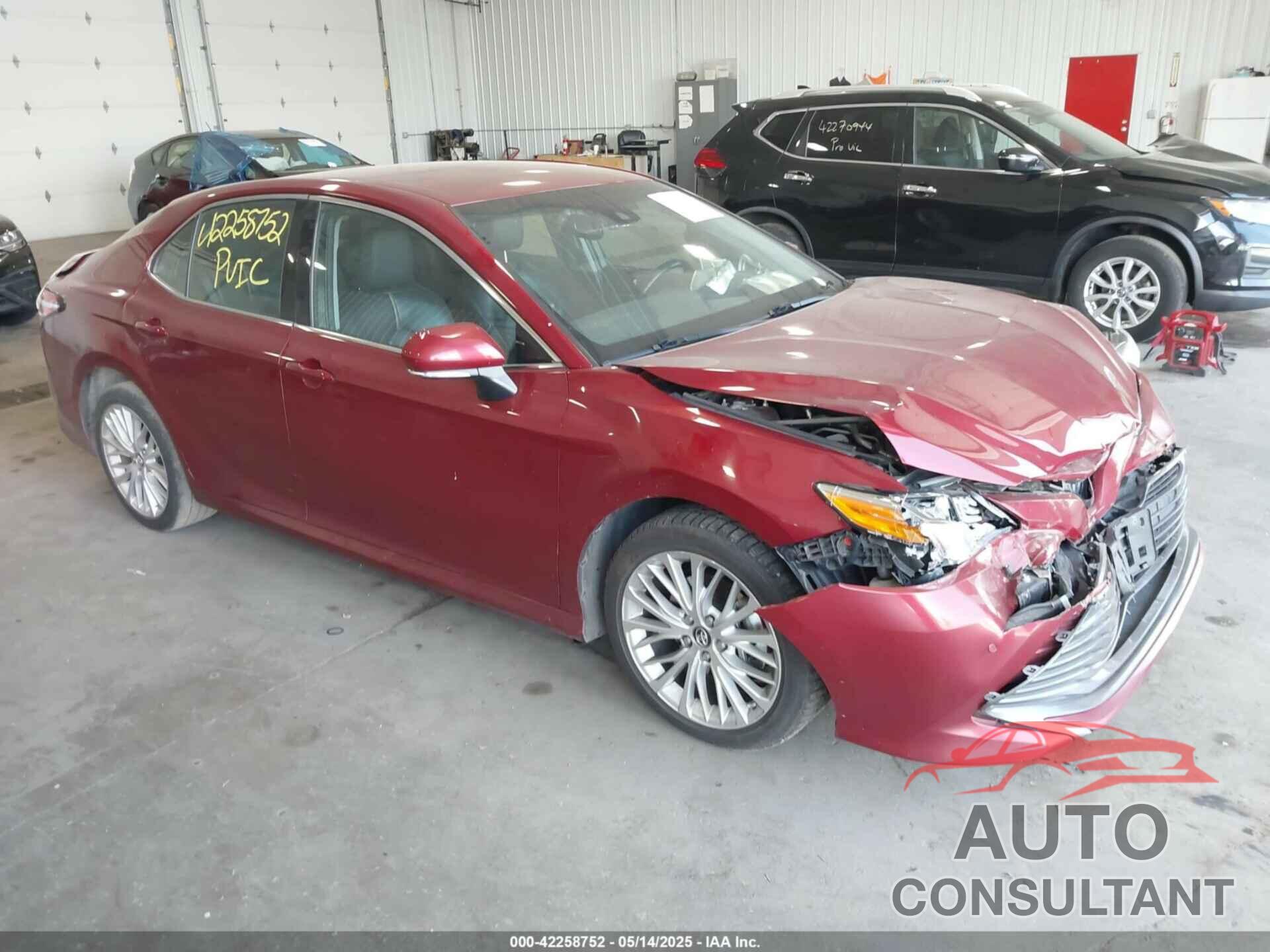 TOYOTA CAMRY 2018 - 4T1B11HK4JU552981