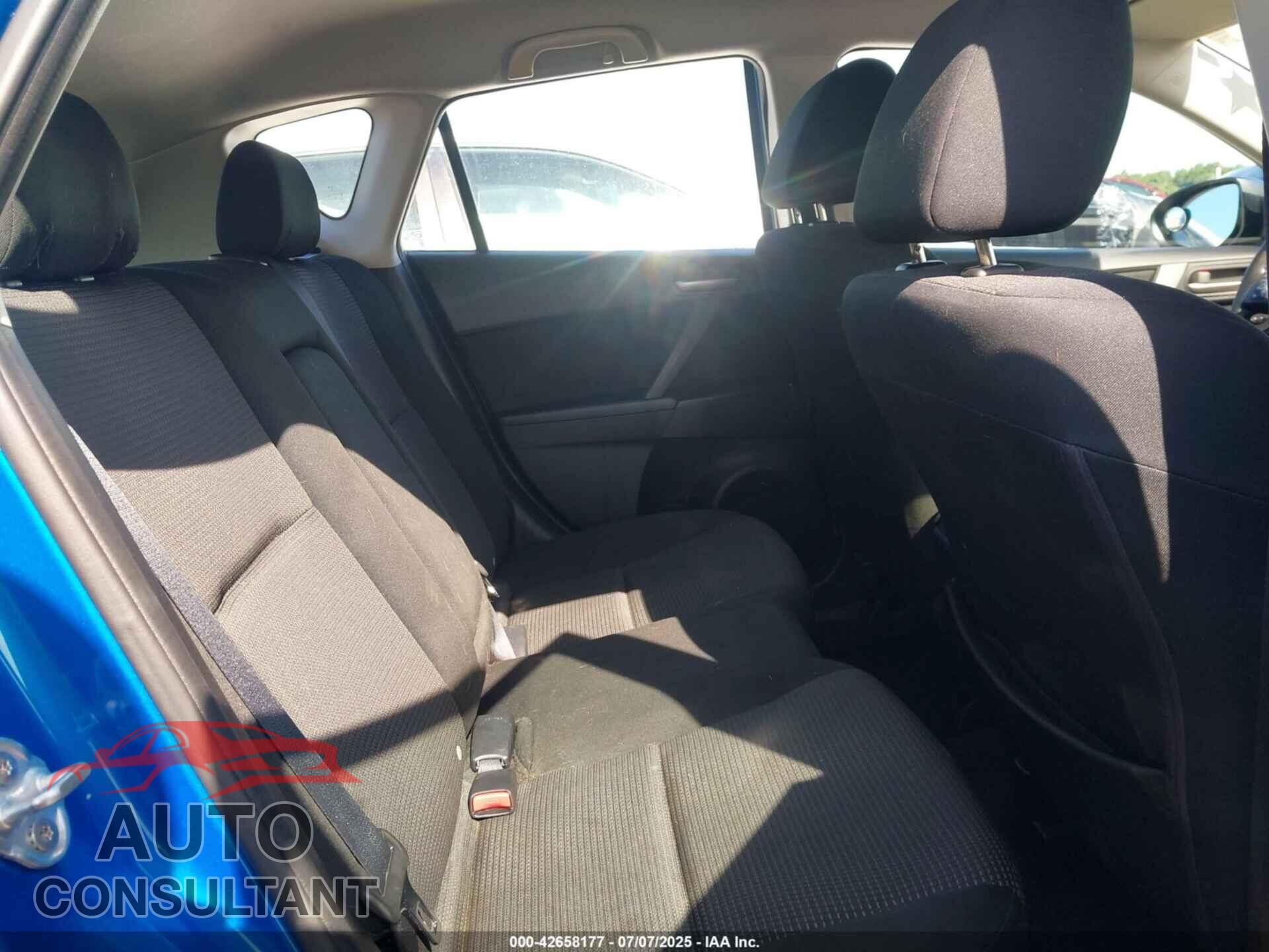 MAZDA MAZDA3 2012 - JM1BL1L83C1612540