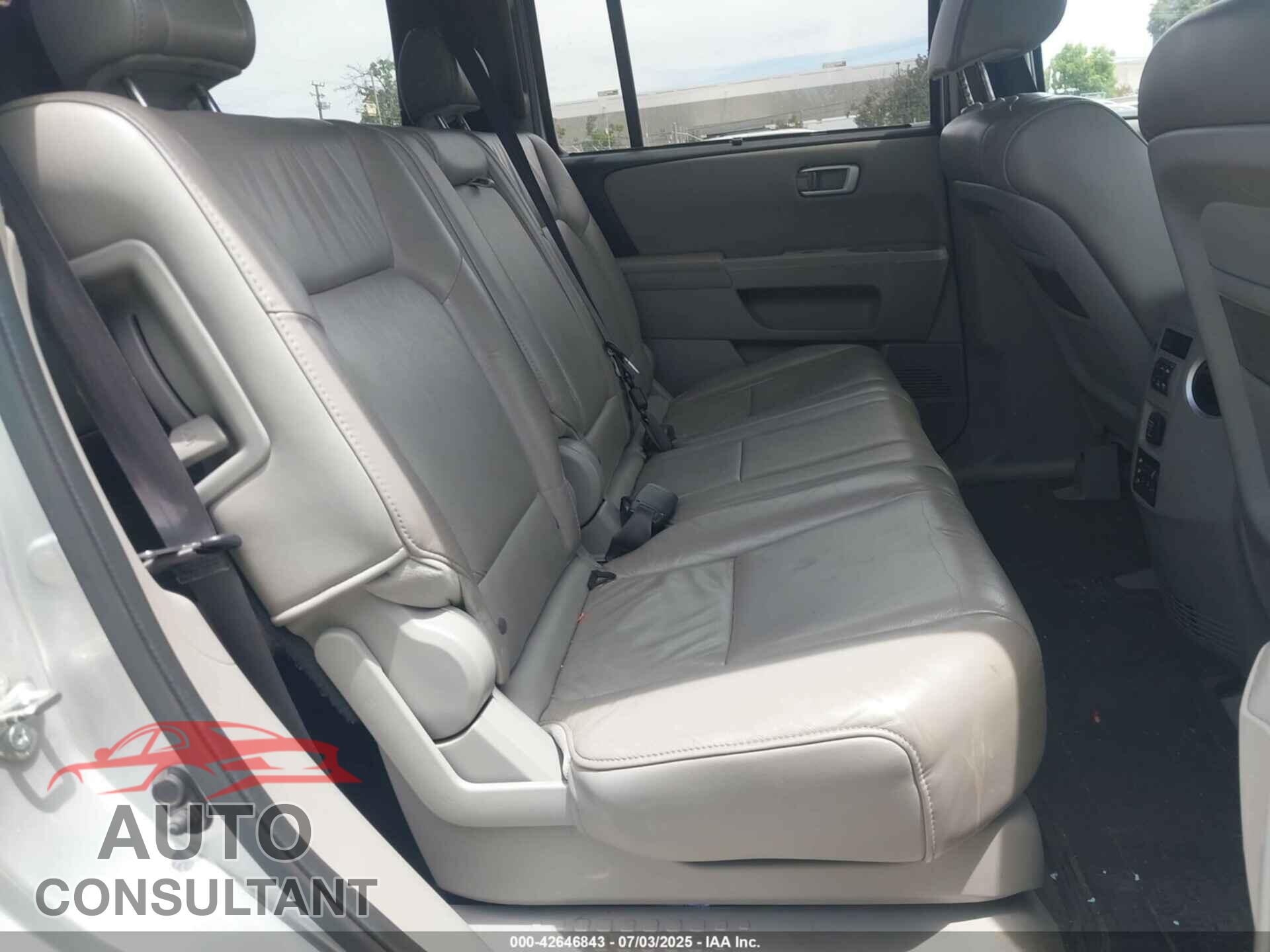 HONDA PILOT 2011 - 5FNYF4H90BB068671