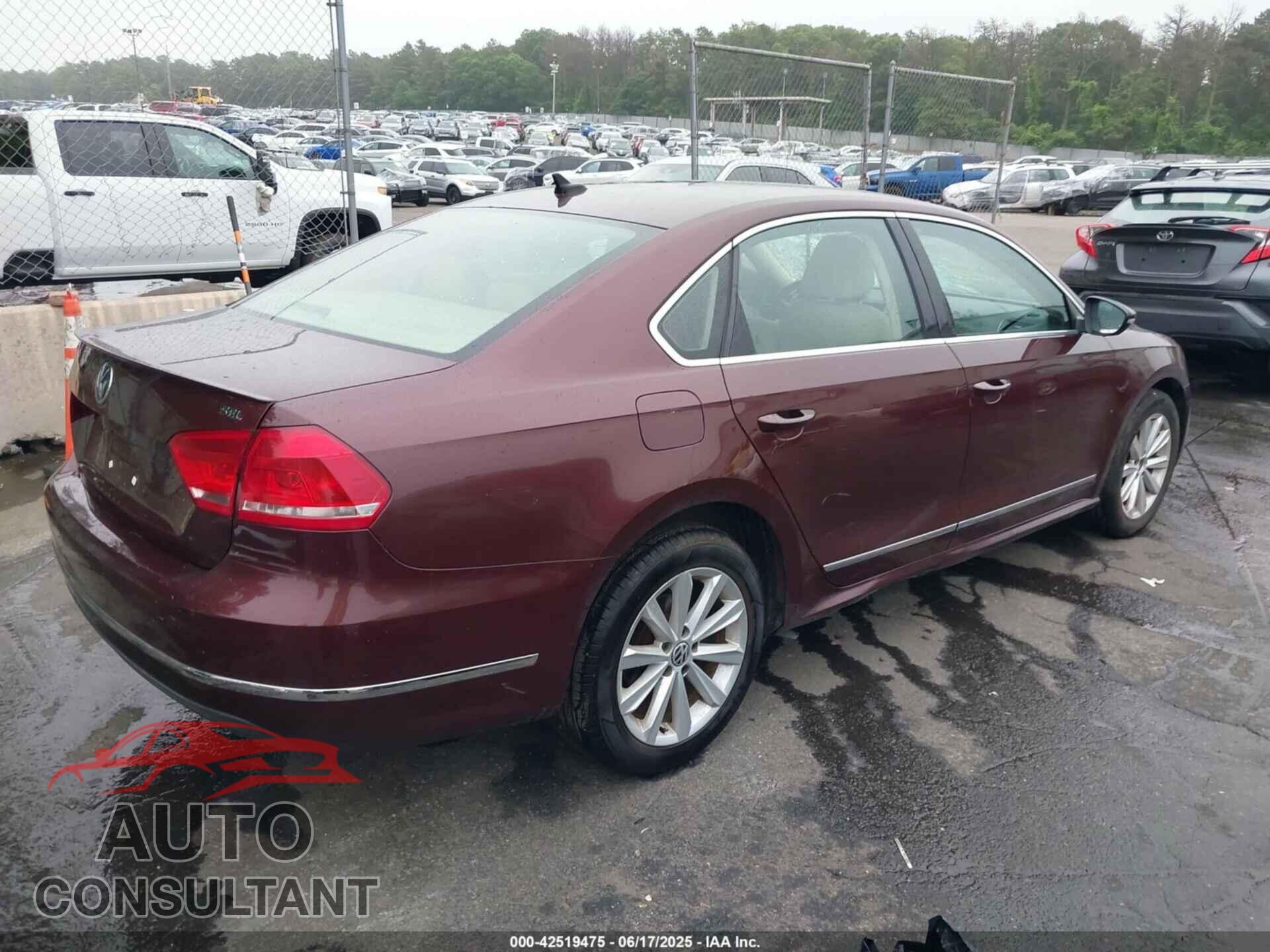 VOLKSWAGEN PASSAT 2012 - 1VWCP7A32CC092075