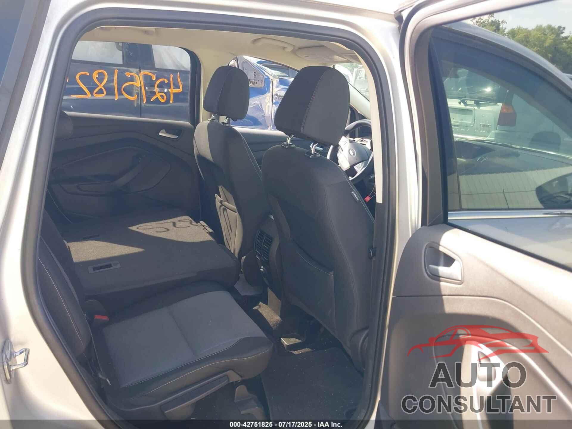 FORD ESCAPE 2017 - 1FMCU9GD0HUD01589