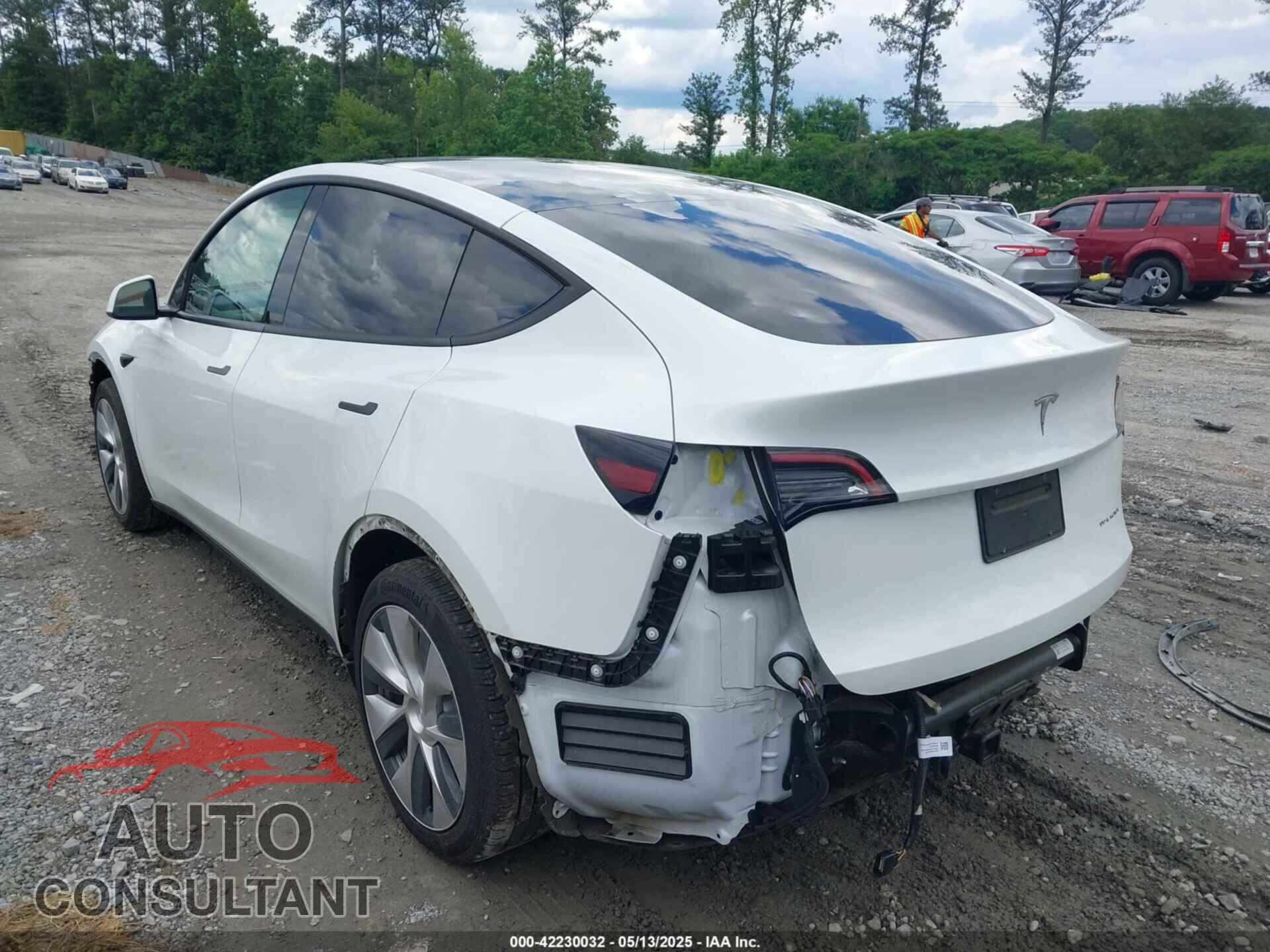TESLA MODEL Y 2021 - 5YJYGDEEXMF267616
