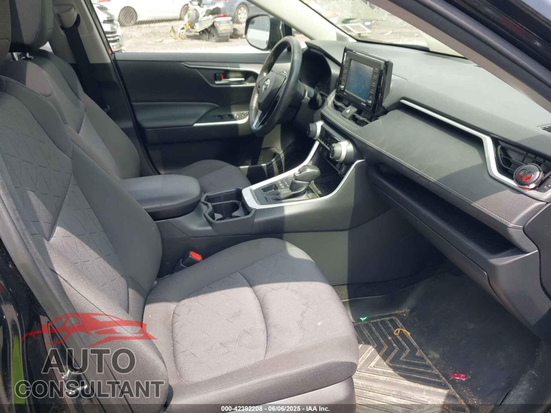 TOYOTA RAV4 2021 - JTMP1RFV3MD532327