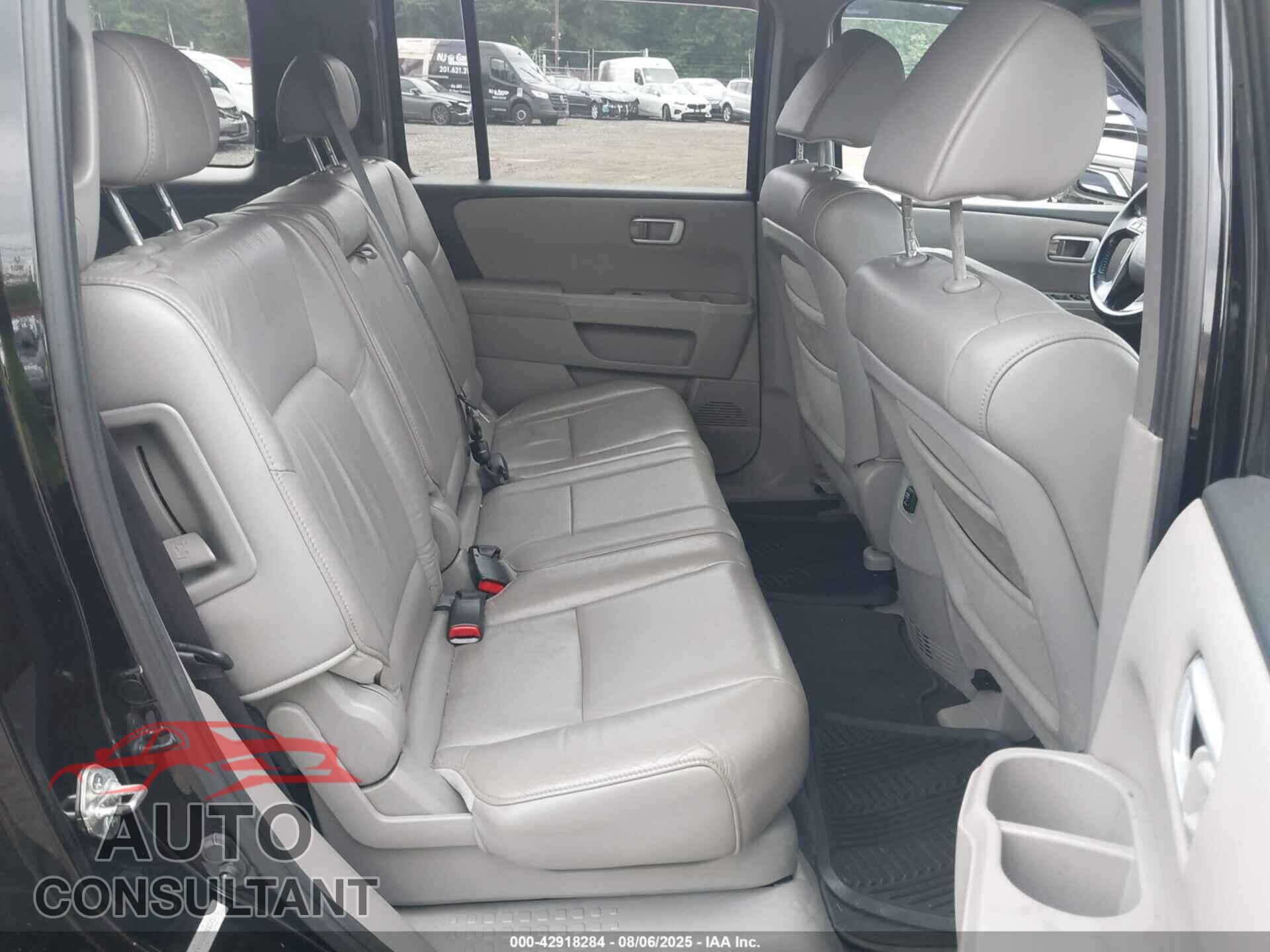 HONDA PILOT 2011 - 5FNYF4H79BB045193