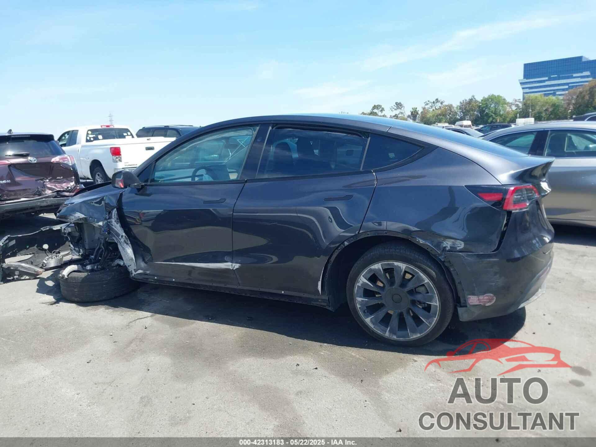 TESLA MODEL Y 2024 - 7SAYGDEE2RF165012