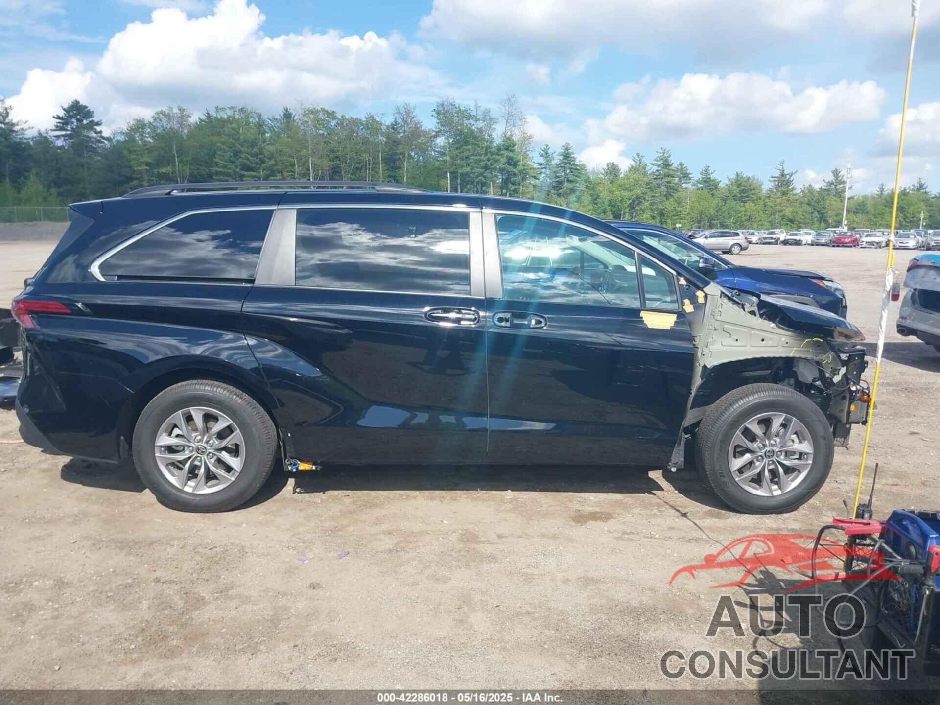 TOYOTA SIENNA 2022 - 5TDYSKFC2NS042734