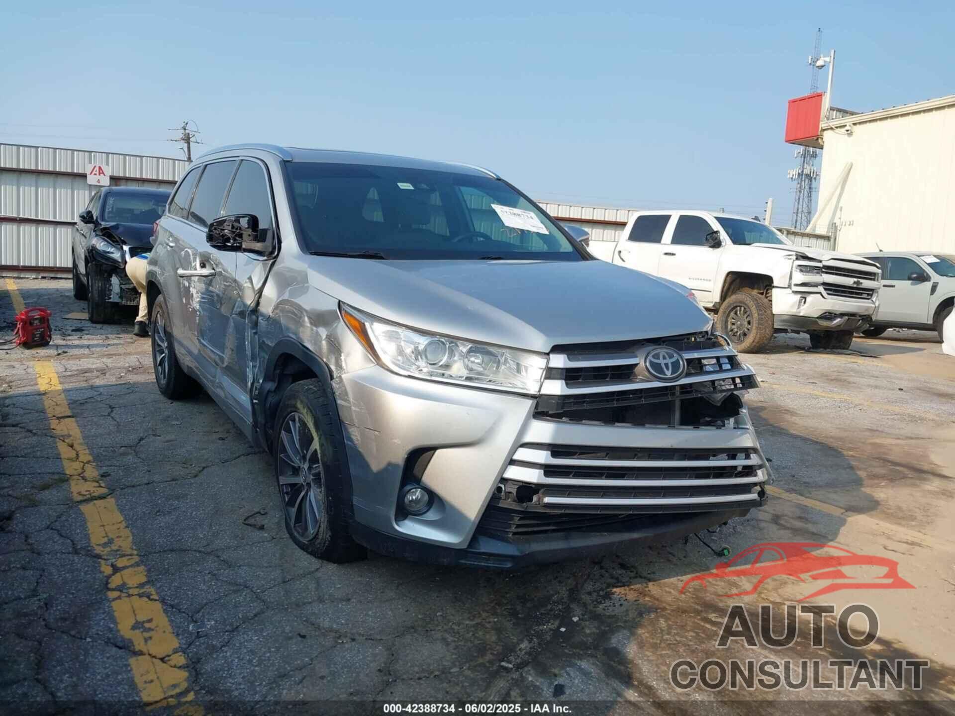 TOYOTA HIGHLANDER 2018 - 5TDKZRFH4JS277328