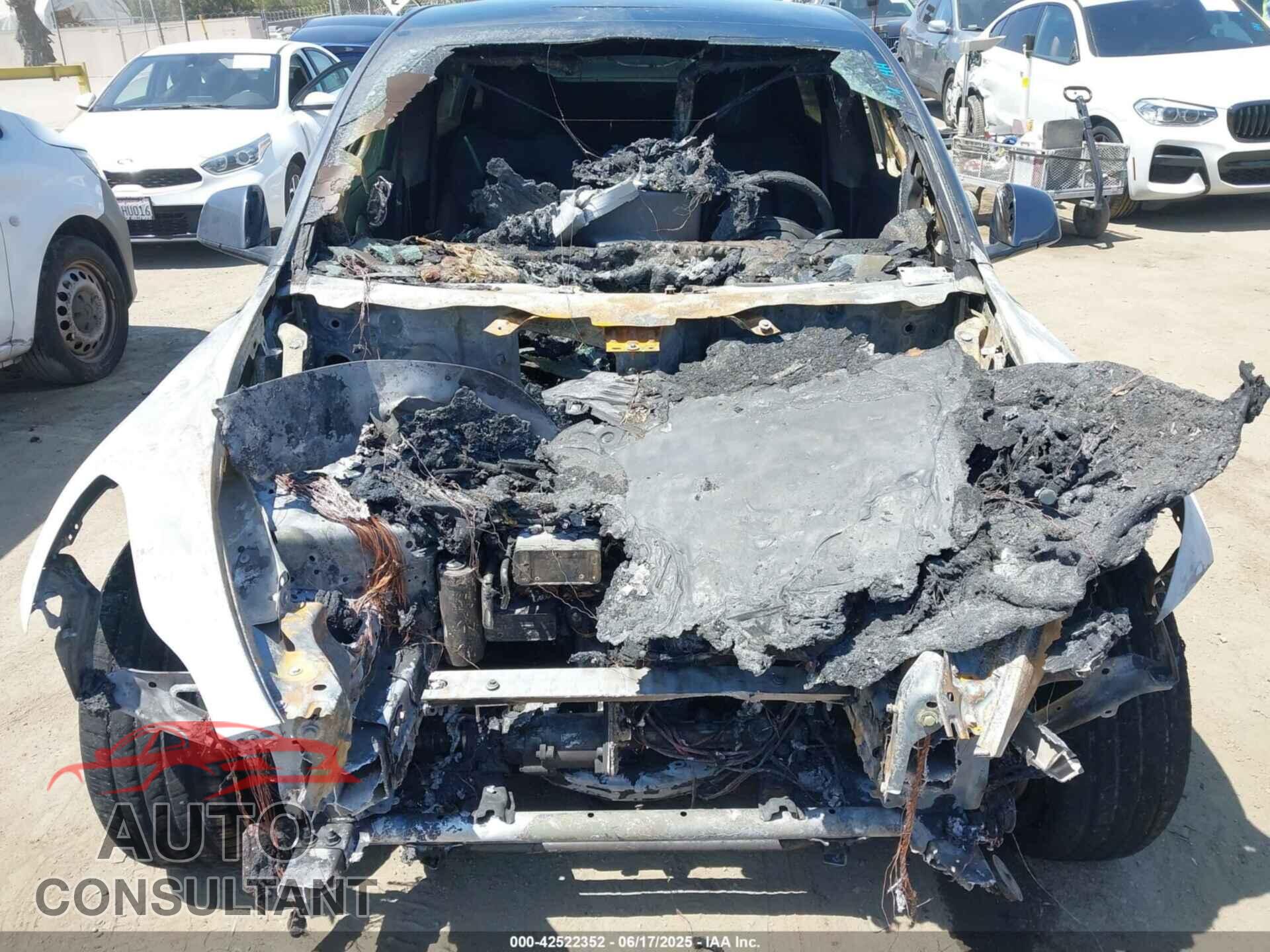 TESLA MODEL Y 2022 - 7SAYGDEE8NF511588