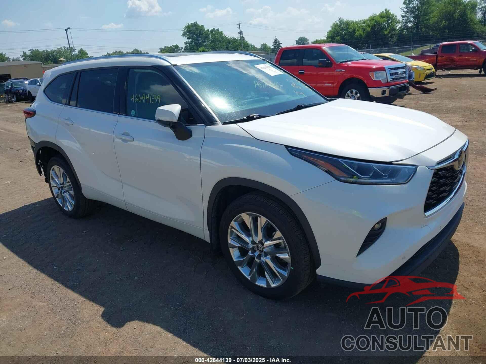 TOYOTA HIGHLANDER 2021 - 5TDDZRBH9MS116282