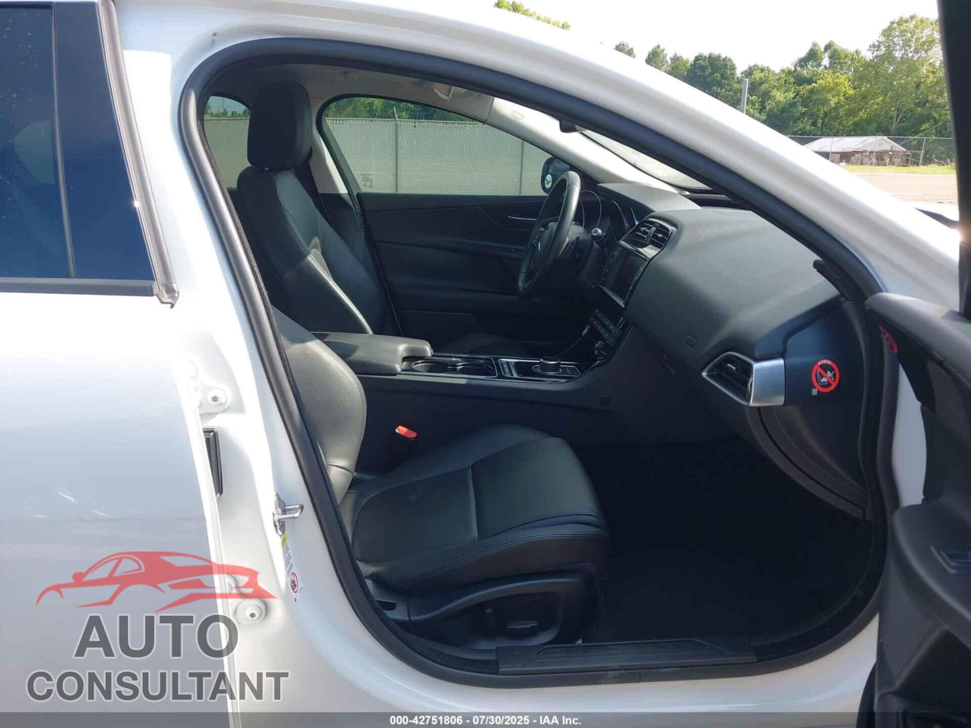 JAGUAR XE 2017 - SAJAR4BG2HA962206