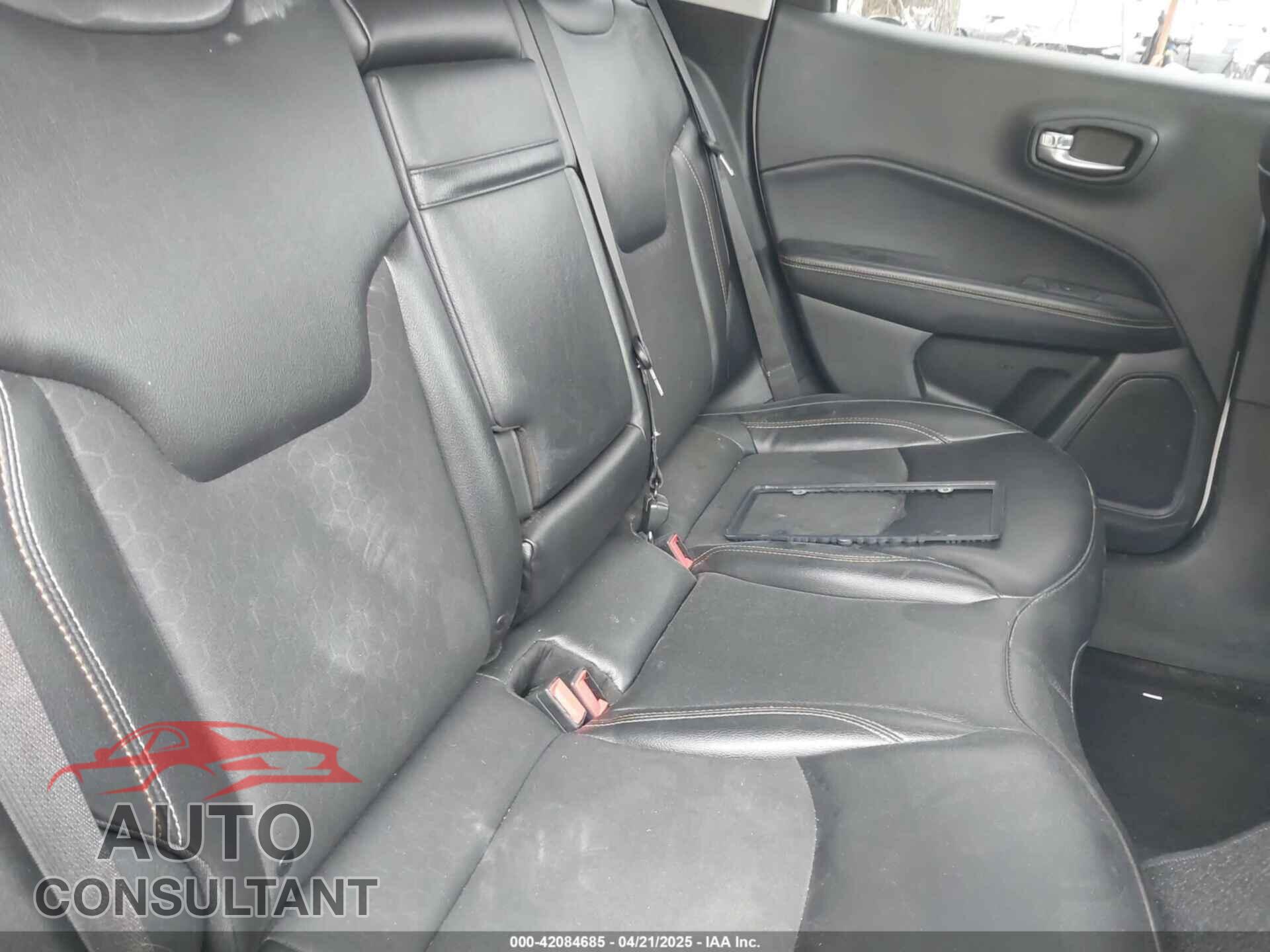 JEEP COMPASS 2019 - 3C4NJDBB8KT678493