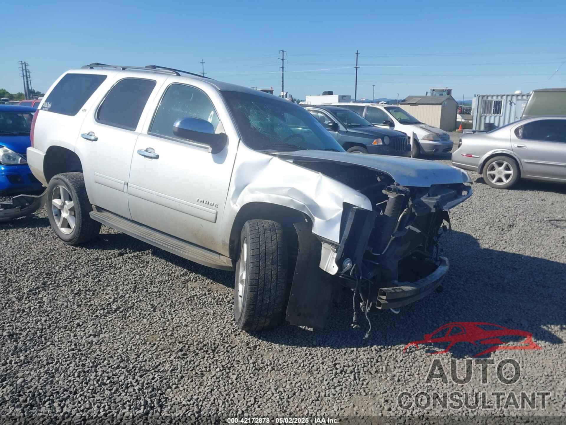 CHEVROLET TAHOE 2013 - 1GNSKCE08DR320916