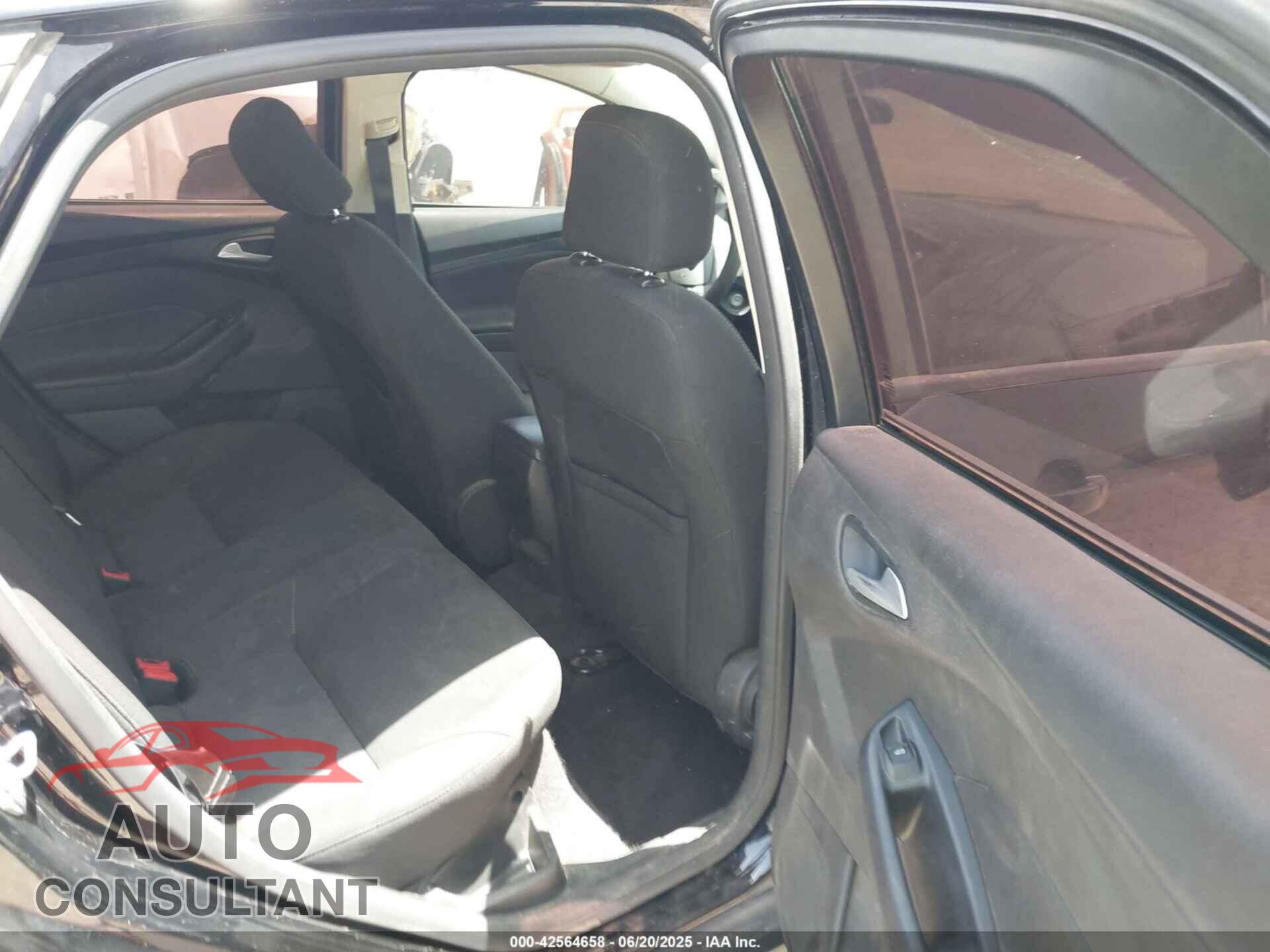 FORD FOCUS 2017 - 1FADP3F24HL229787