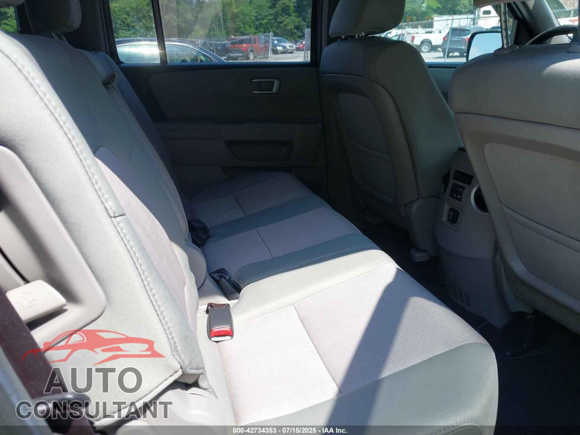 HONDA PILOT 2013 - 5FNYF4H46DB010801