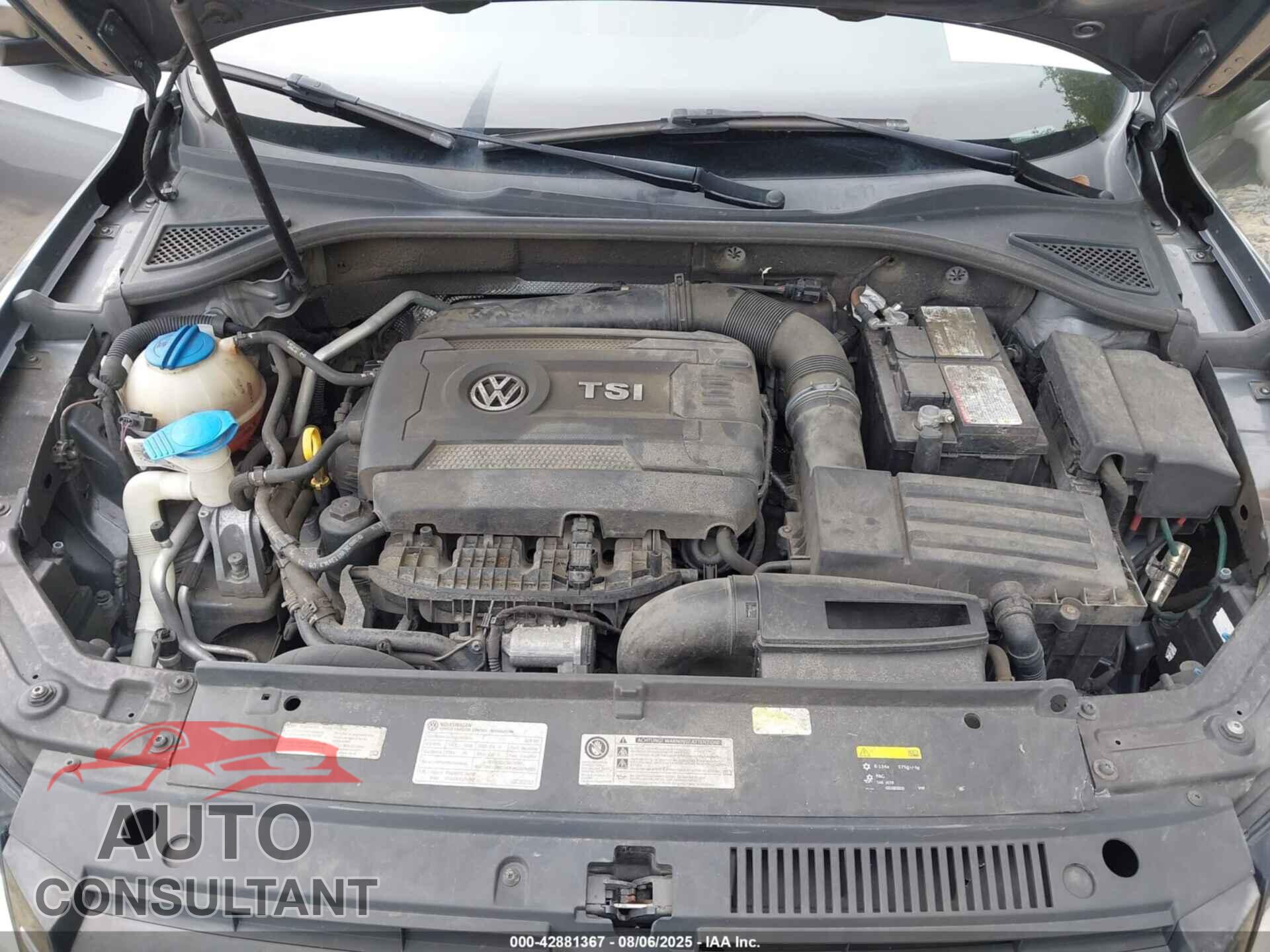 VOLKSWAGEN PASSAT 2015 - 1VWAT7A32FC031168