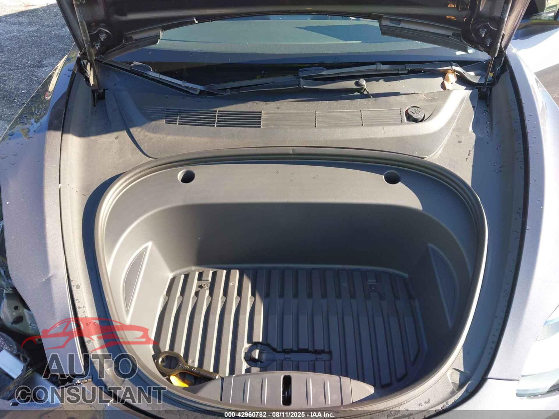 TESLA MODEL 3 2023 - 5YJ3E1EA0PF406555