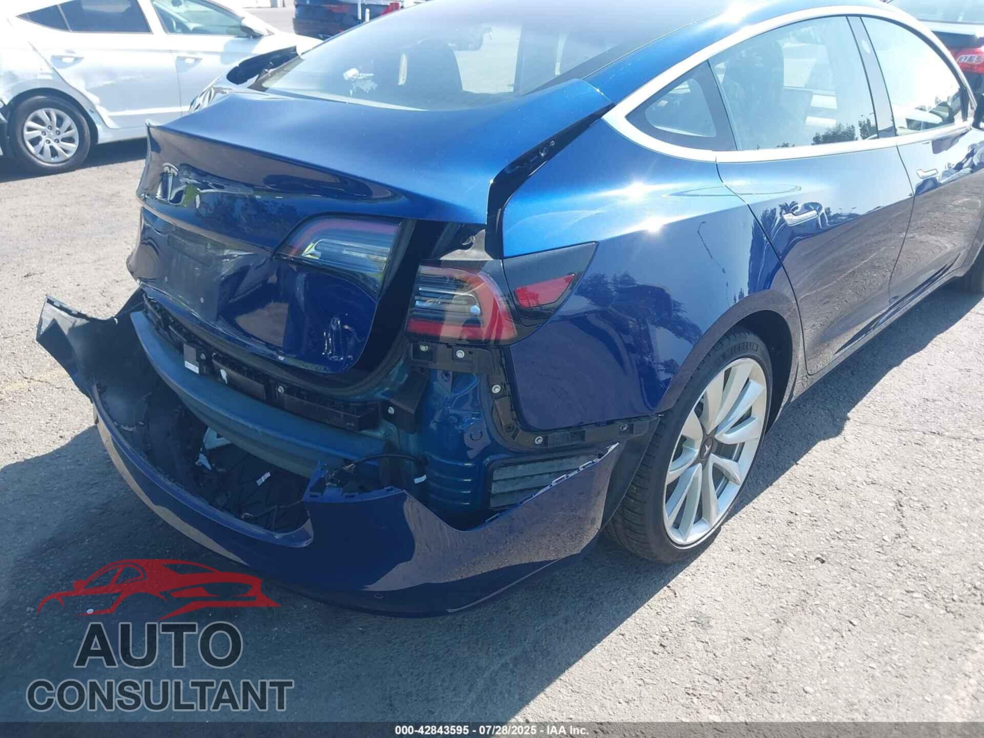TESLA MODEL 3 2018 - 5YJ3E1EA0JF042709