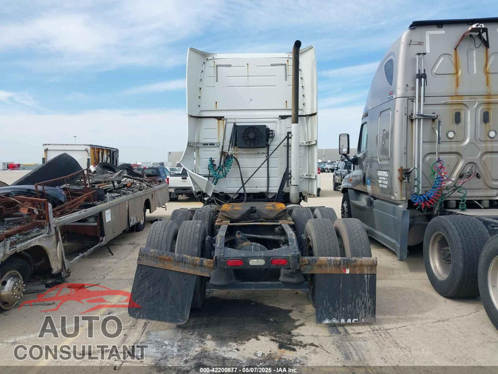 VOLVO VN 2013 - 4V4NC9EG3DN135171