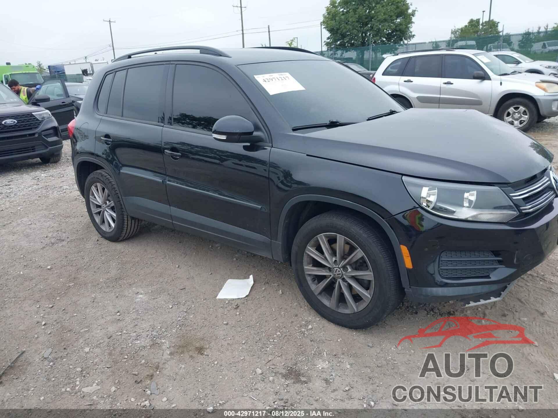 VOLKSWAGEN TIGUAN 2017 - WVGAV7AX2HK050520