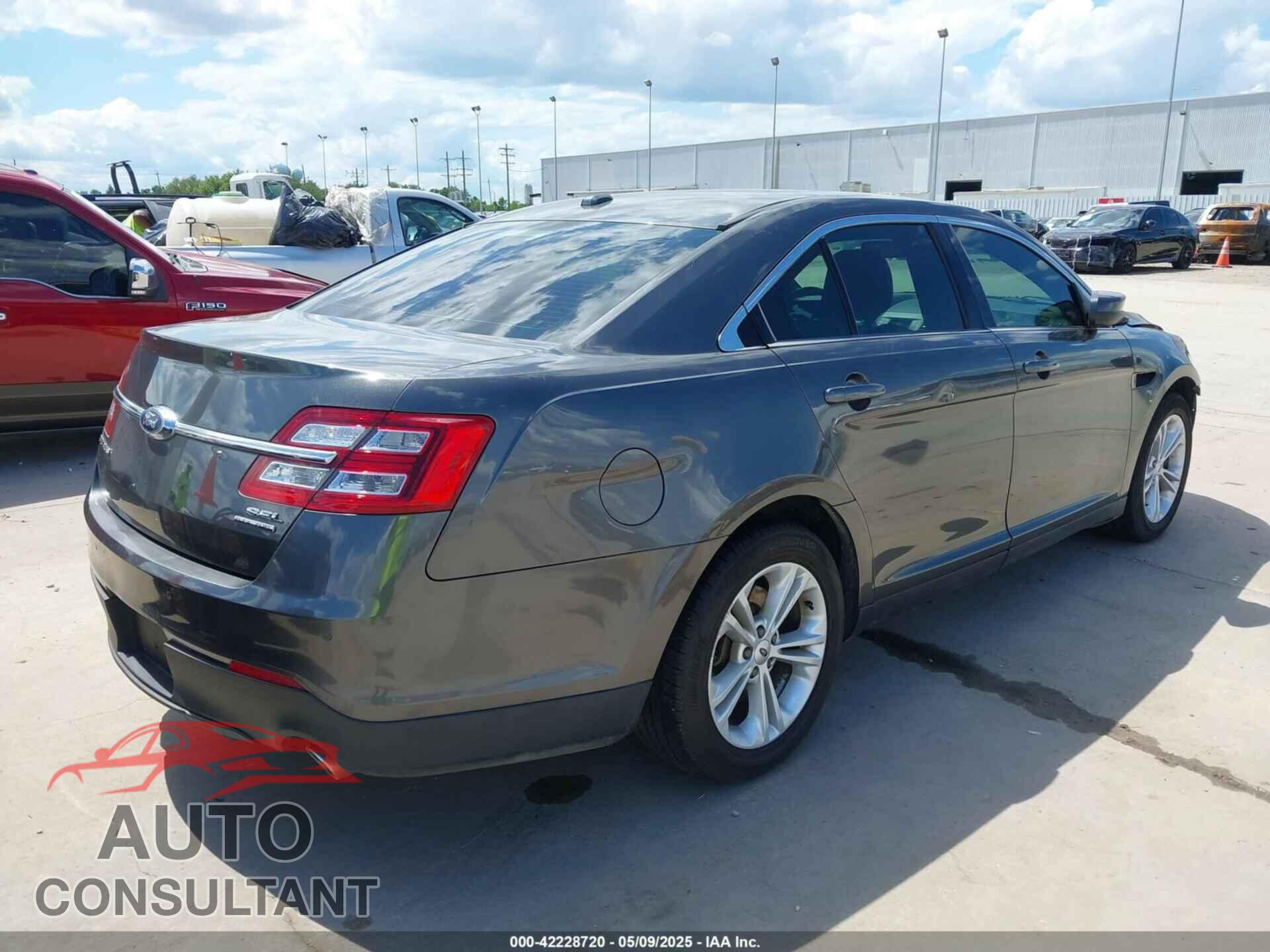 FORD TAURUS 2018 - 1FAHP2E81JG111809