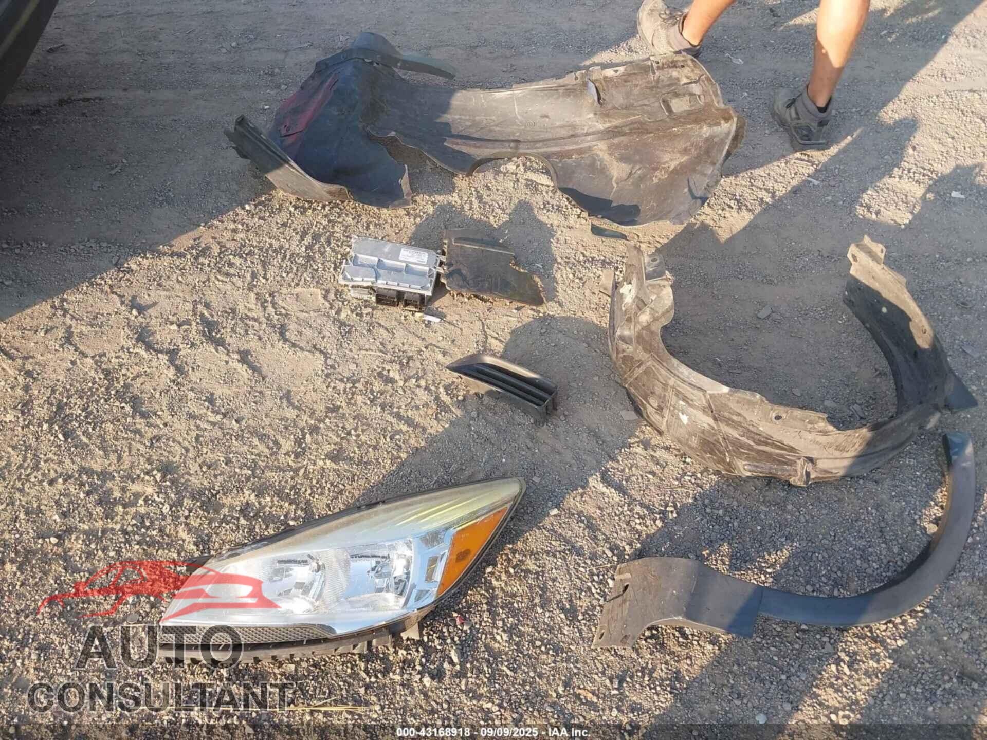 FORD ESCAPE 2015 - 1FMCU0F71FUB10204