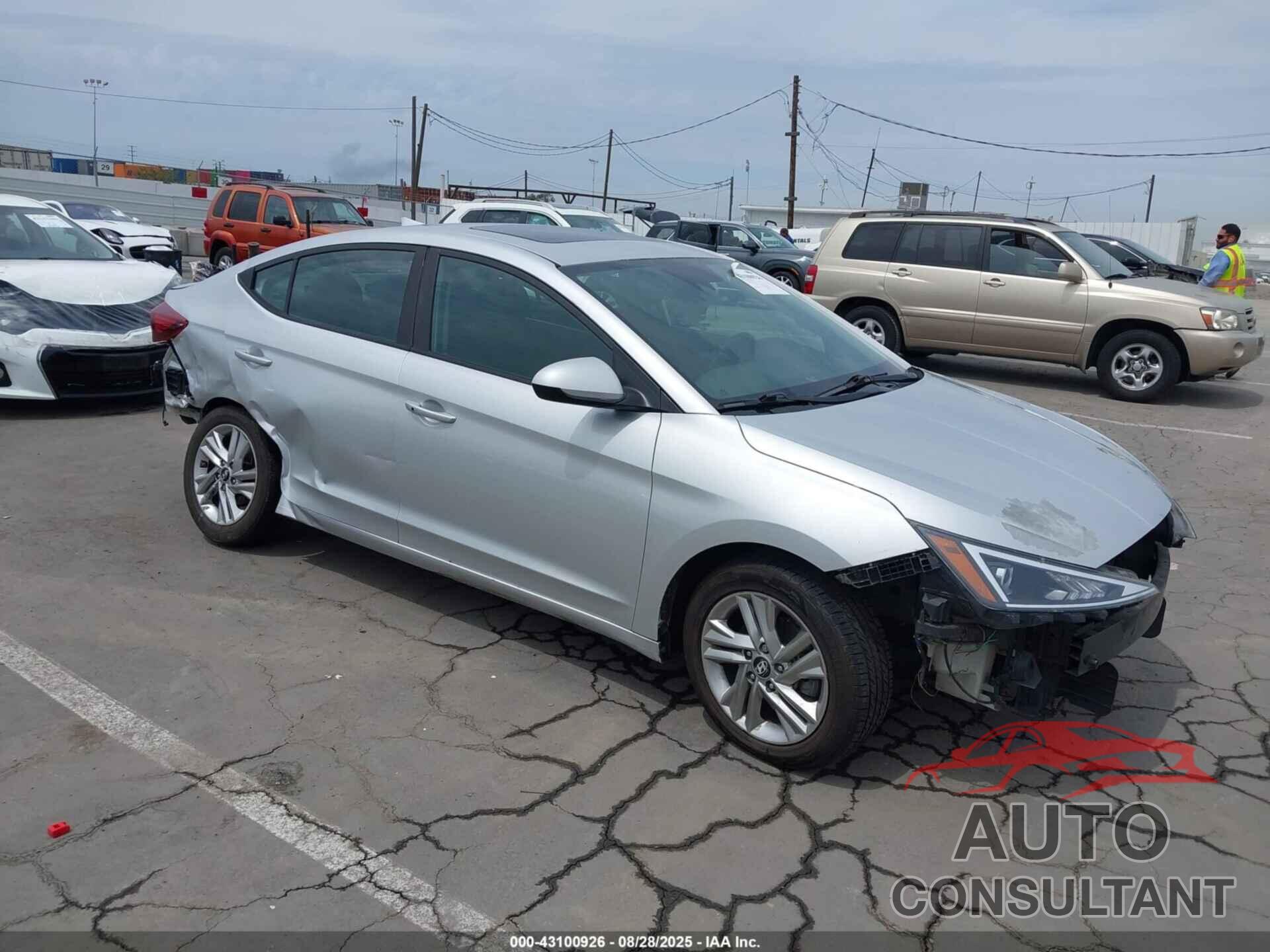 HYUNDAI ELANTRA 2019 - KMHD84LFXKU753138