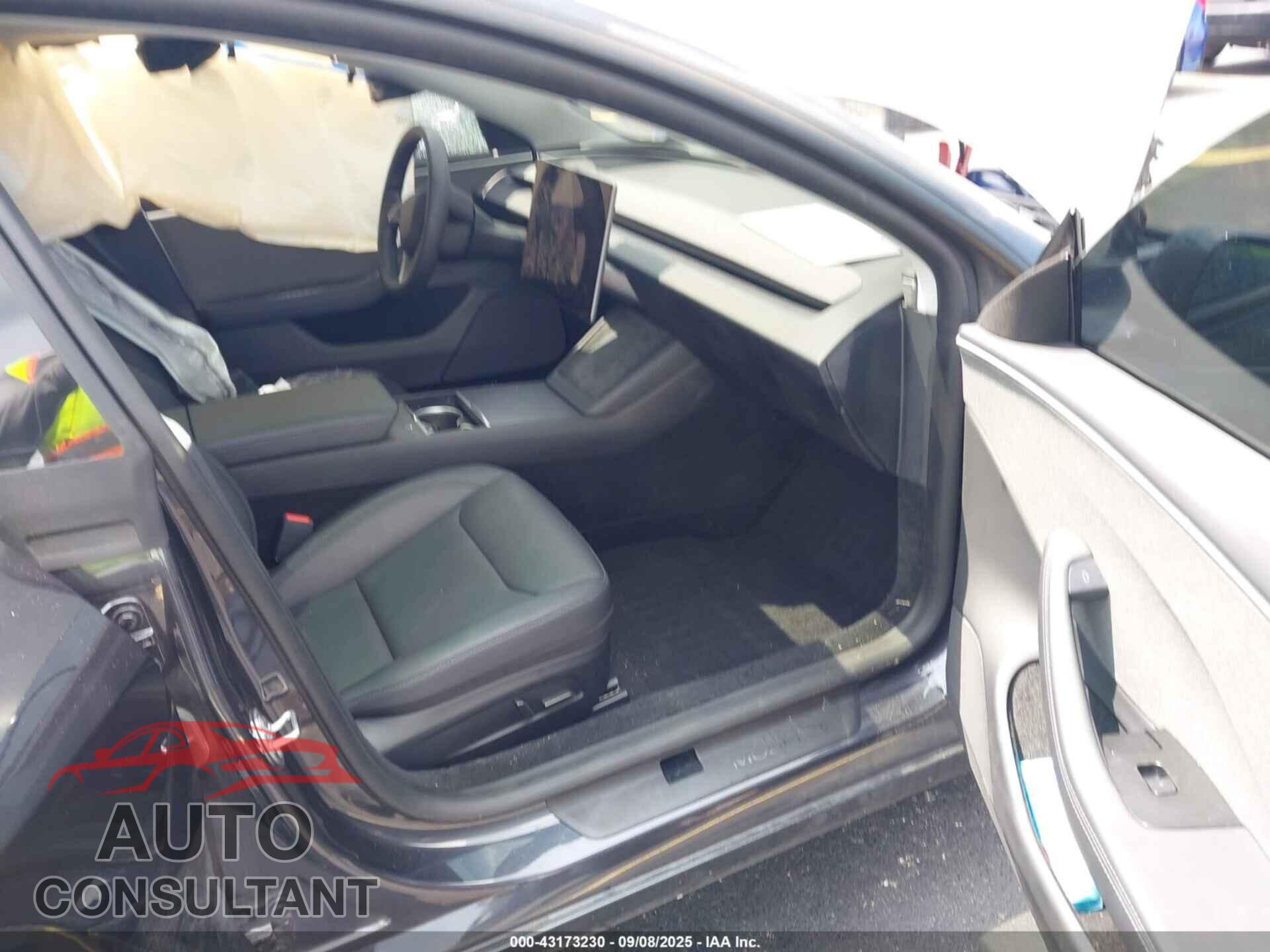 TESLA MODEL 3 2025 - 5YJ3E1EA2SF942190