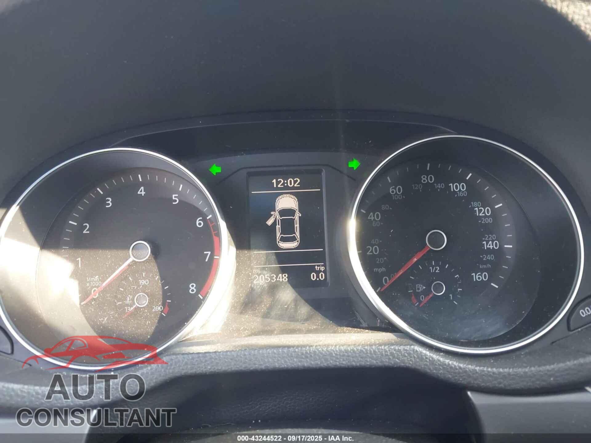 VOLKSWAGEN PASSAT 2016 - 1VWAT7A34GC042867