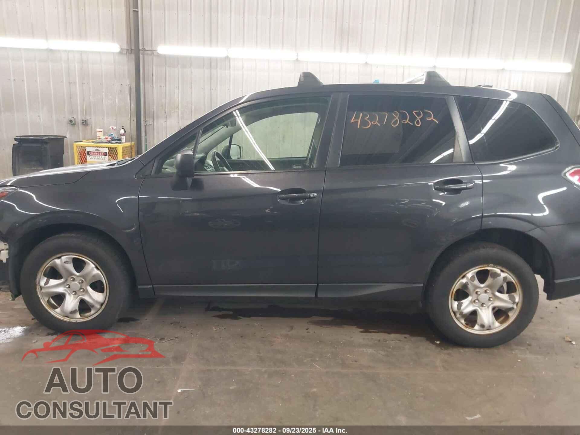 SUBARU FORESTER 2017 - JF2SJAAC1HH517116