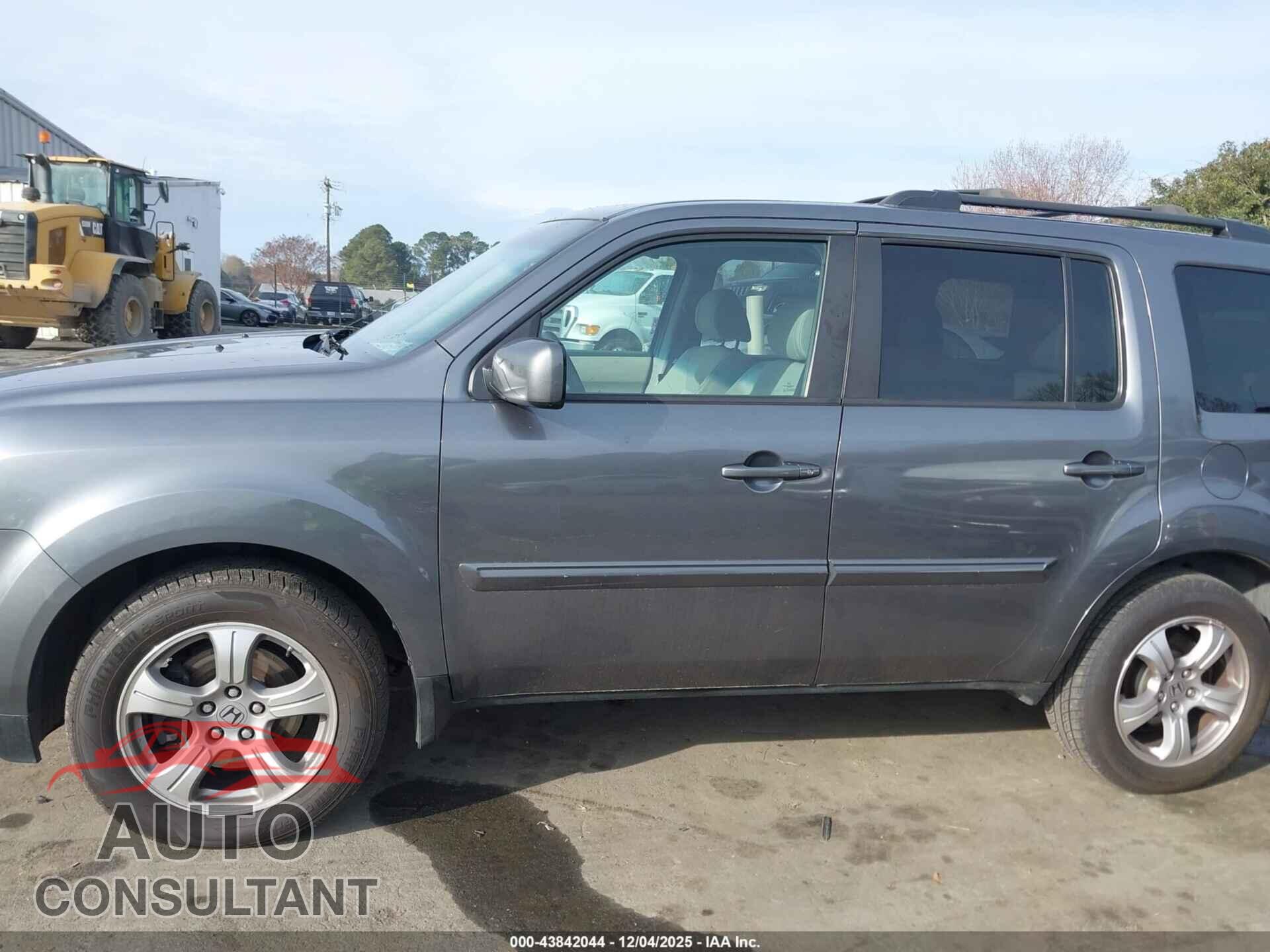 HONDA PILOT 2013 - 5FNYF4H48DB036543