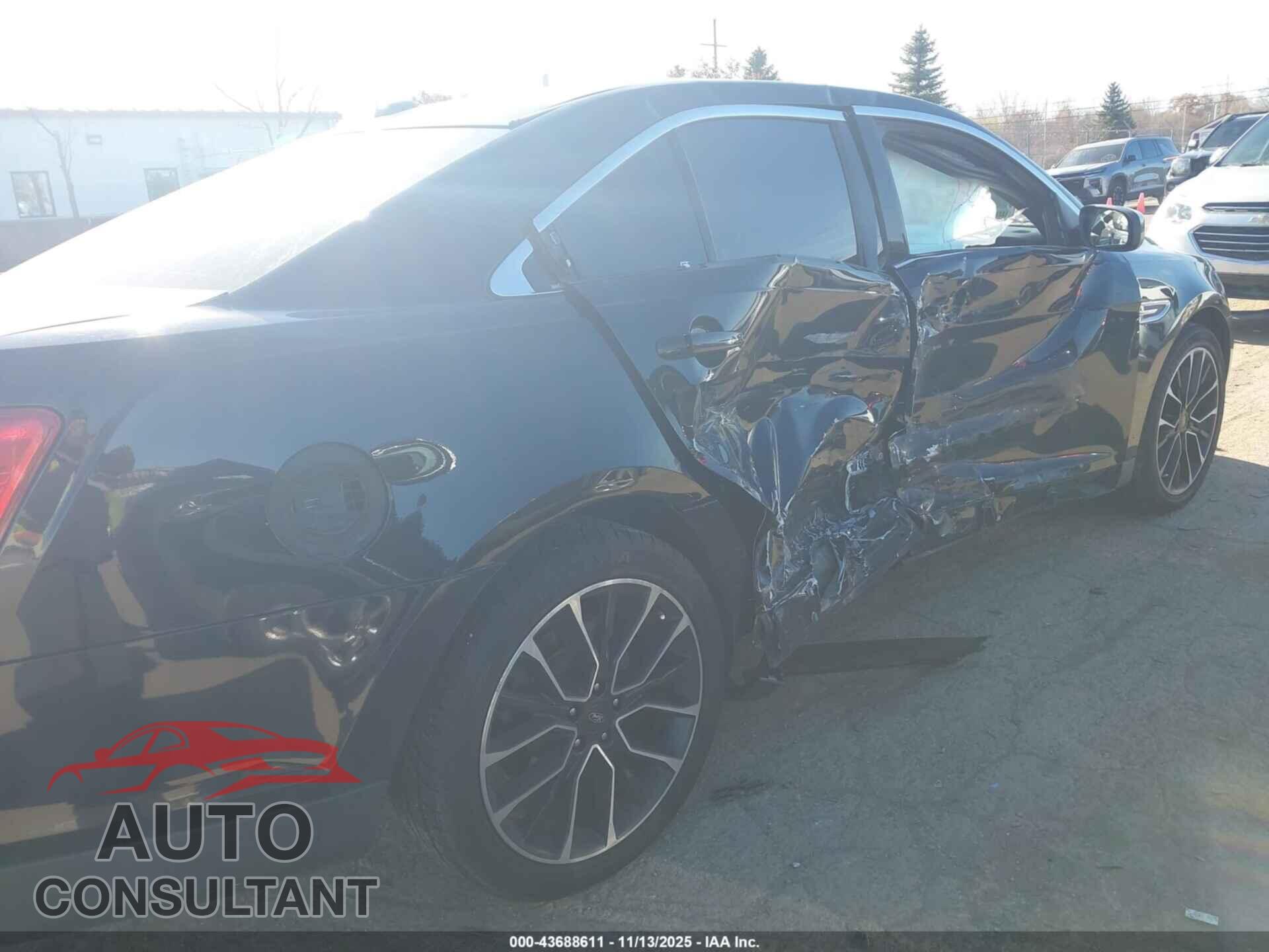 FORD TAURUS 2018 - 1FAHP2E84JG143248