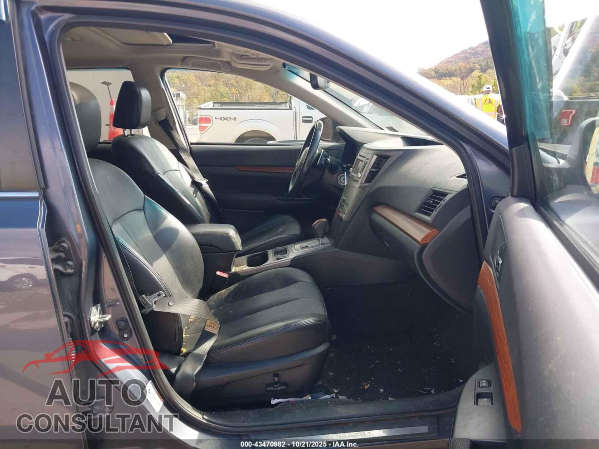 SUBARU OUTBACK 2014 - 4S4BRBLC5E3235852