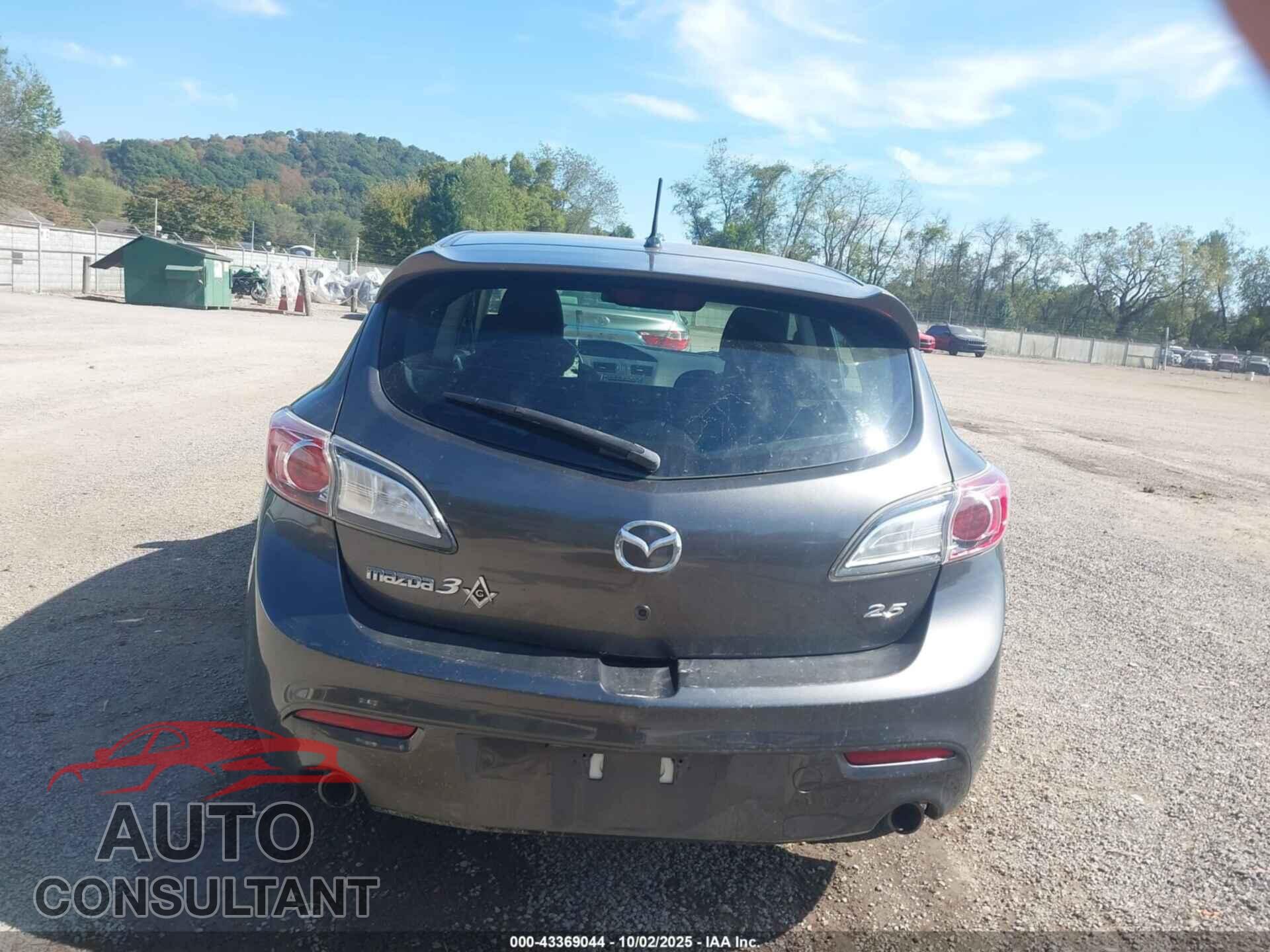 MAZDA MAZDA3 2012 - JM1BL1L68C1510035