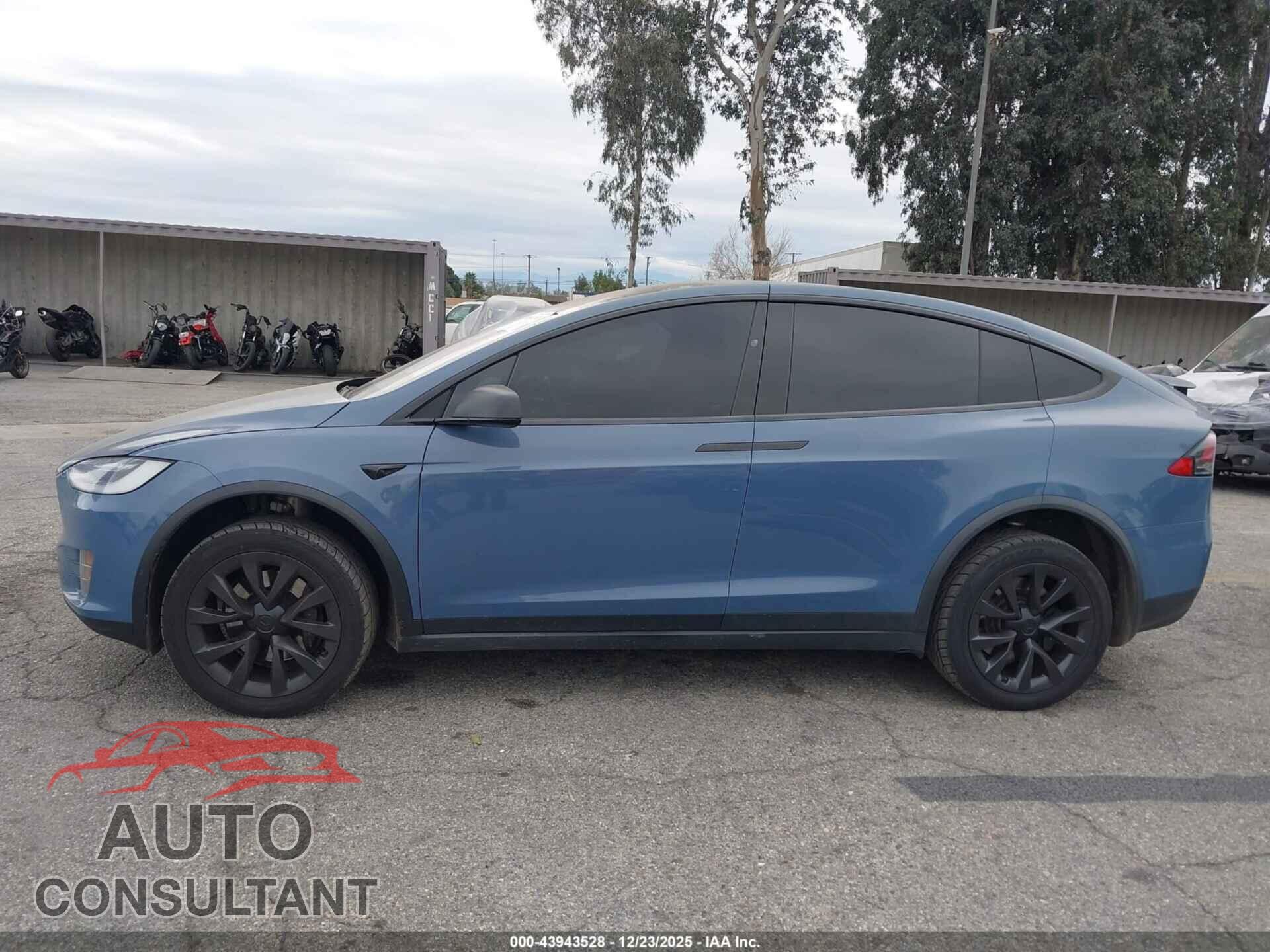 TESLA MODEL X 2017 - 5YJXCDE24HF070184