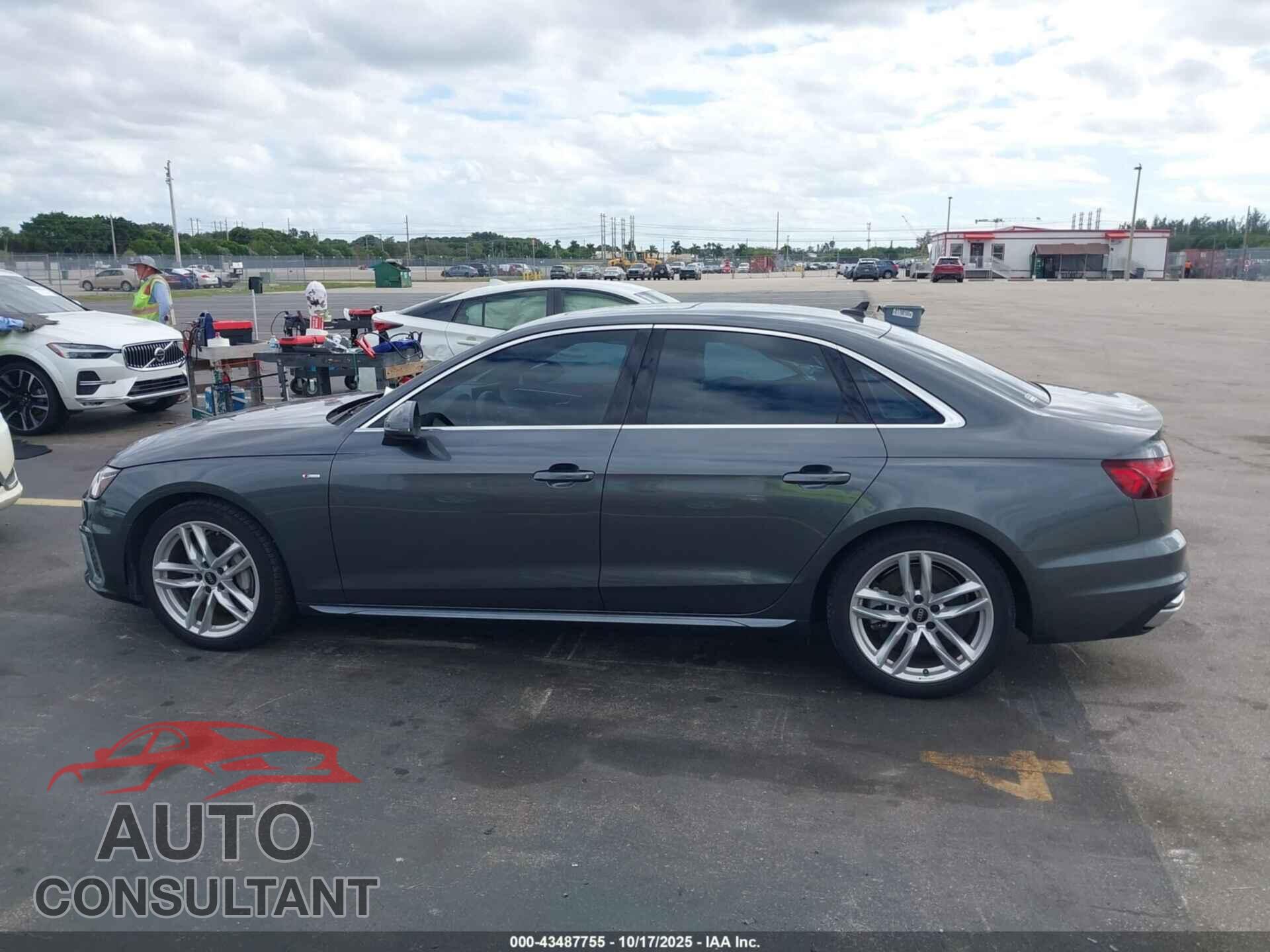 AUDI A4 2024 - WAUDAAF40RN000141