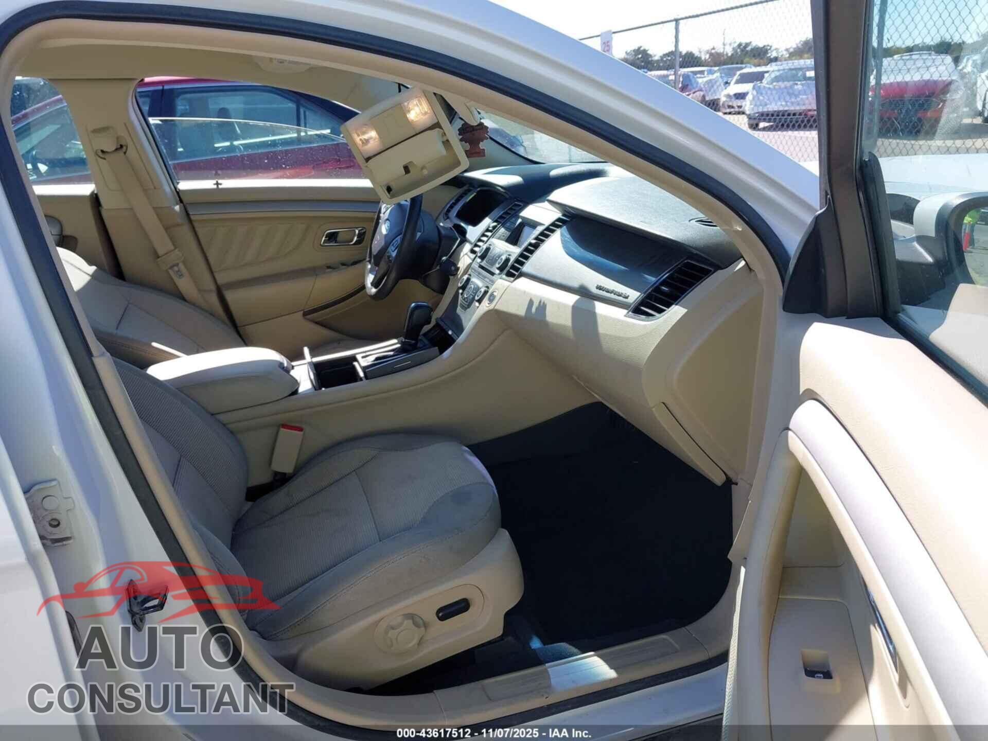 FORD TAURUS 2017 - 1FAHP2E81HG106586