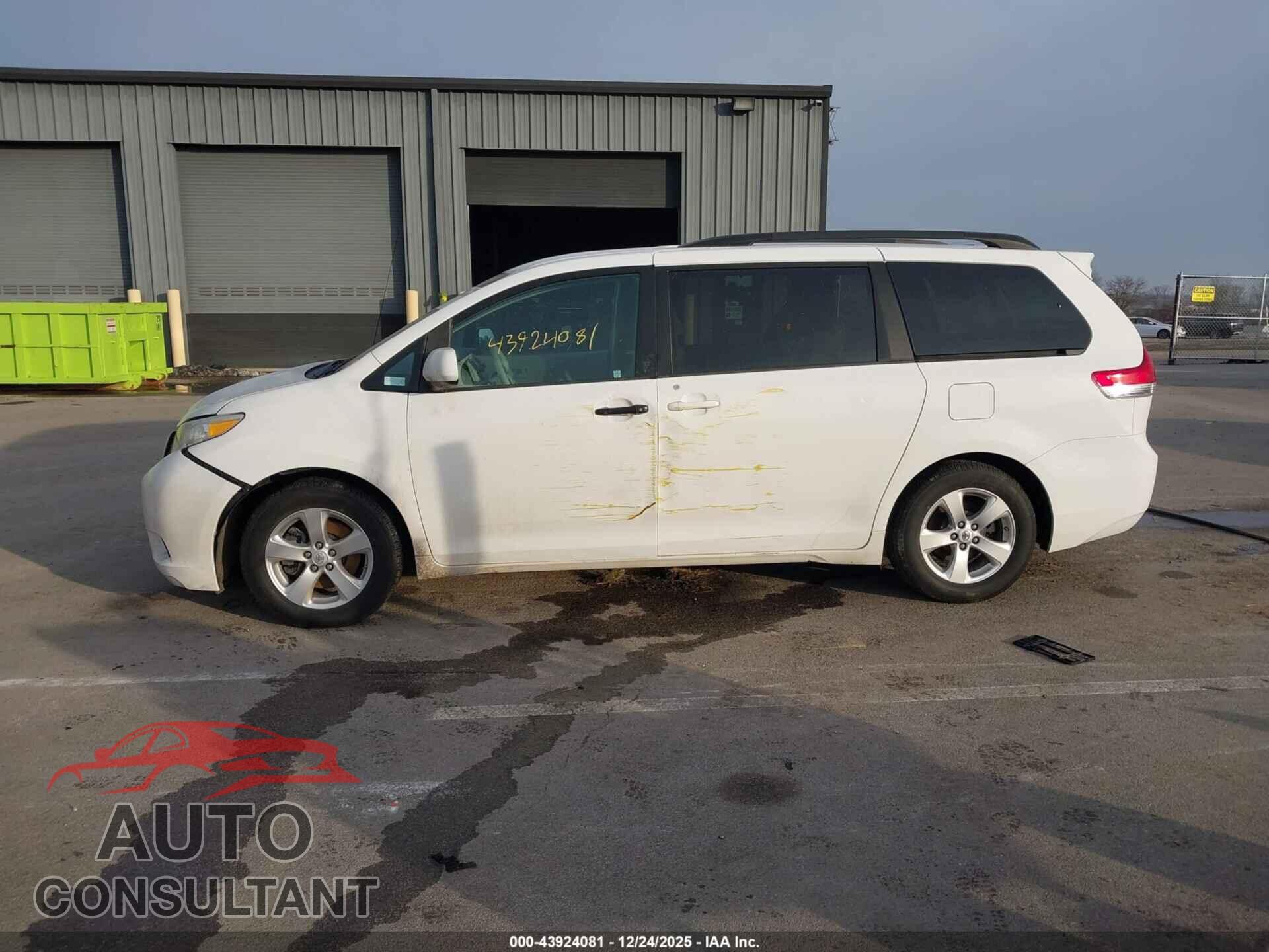 TOYOTA SIENNA 2013 - 5TDKK3DC8DS371130