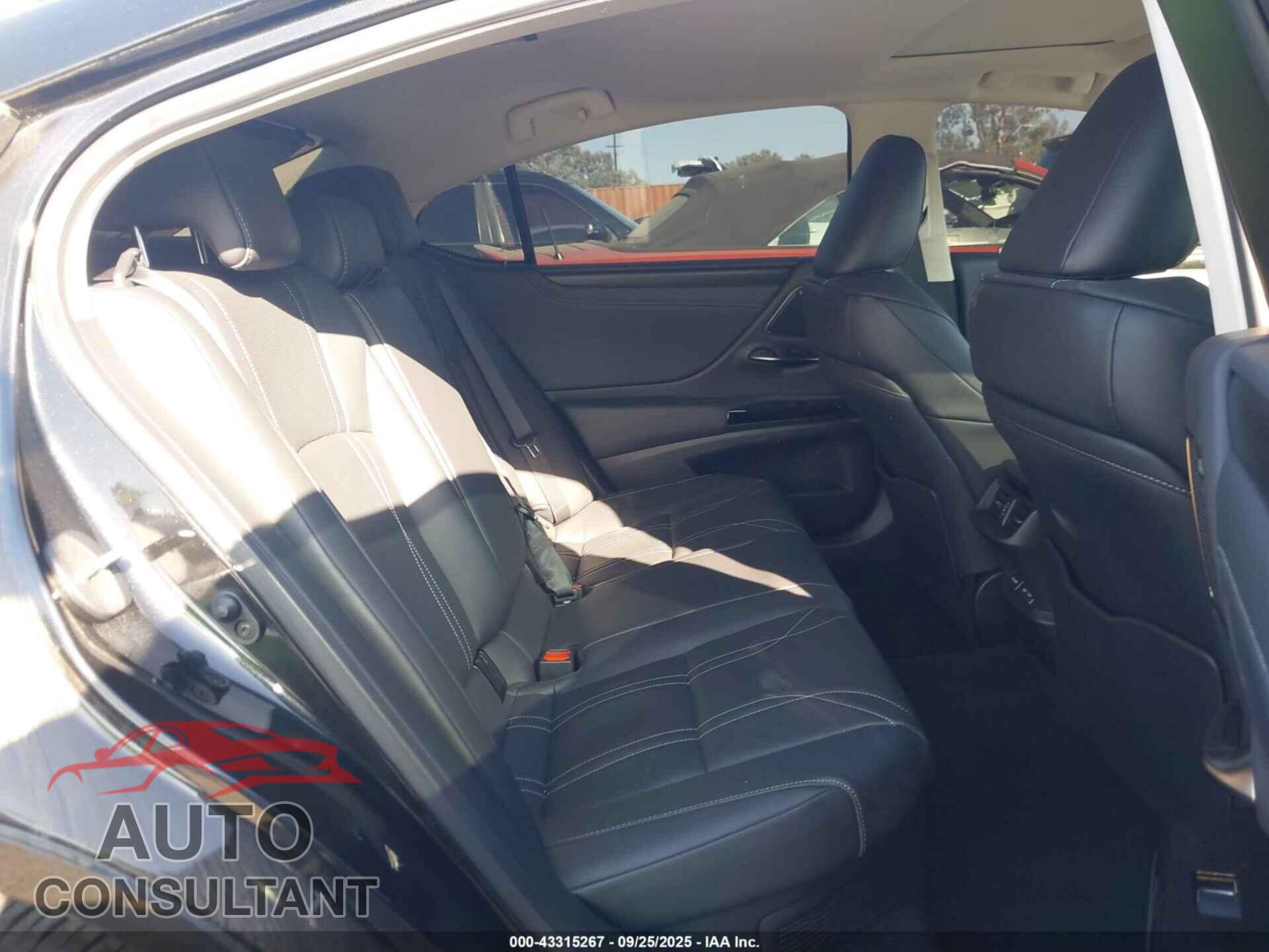 LEXUS ES 300H 2025 - 58AEA1C19SU059657