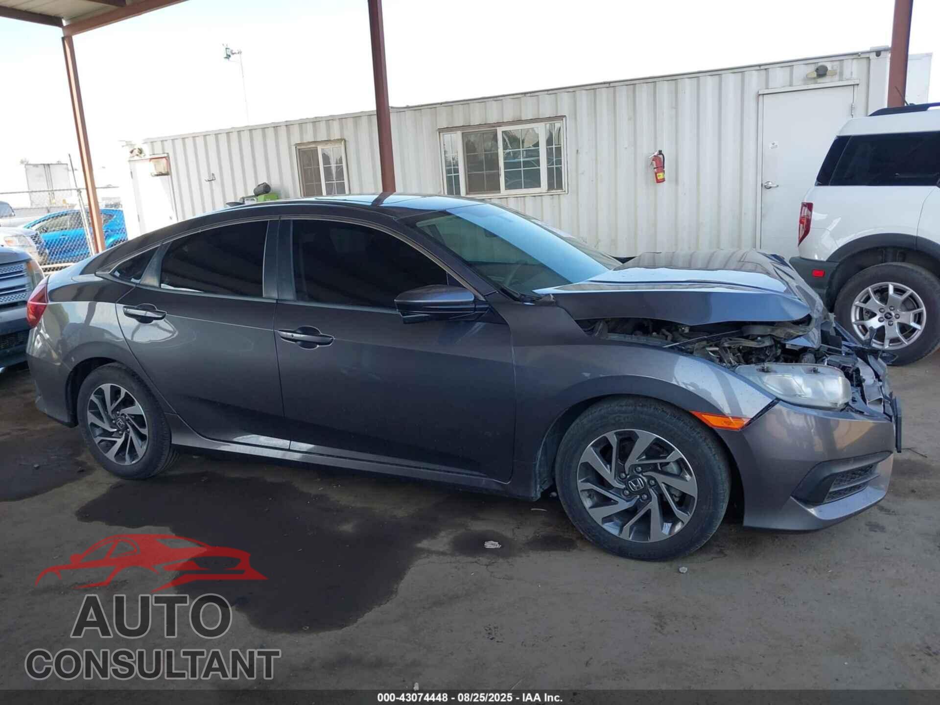 HONDA CIVIC 2018 - 2HGFC2F74JH519665
