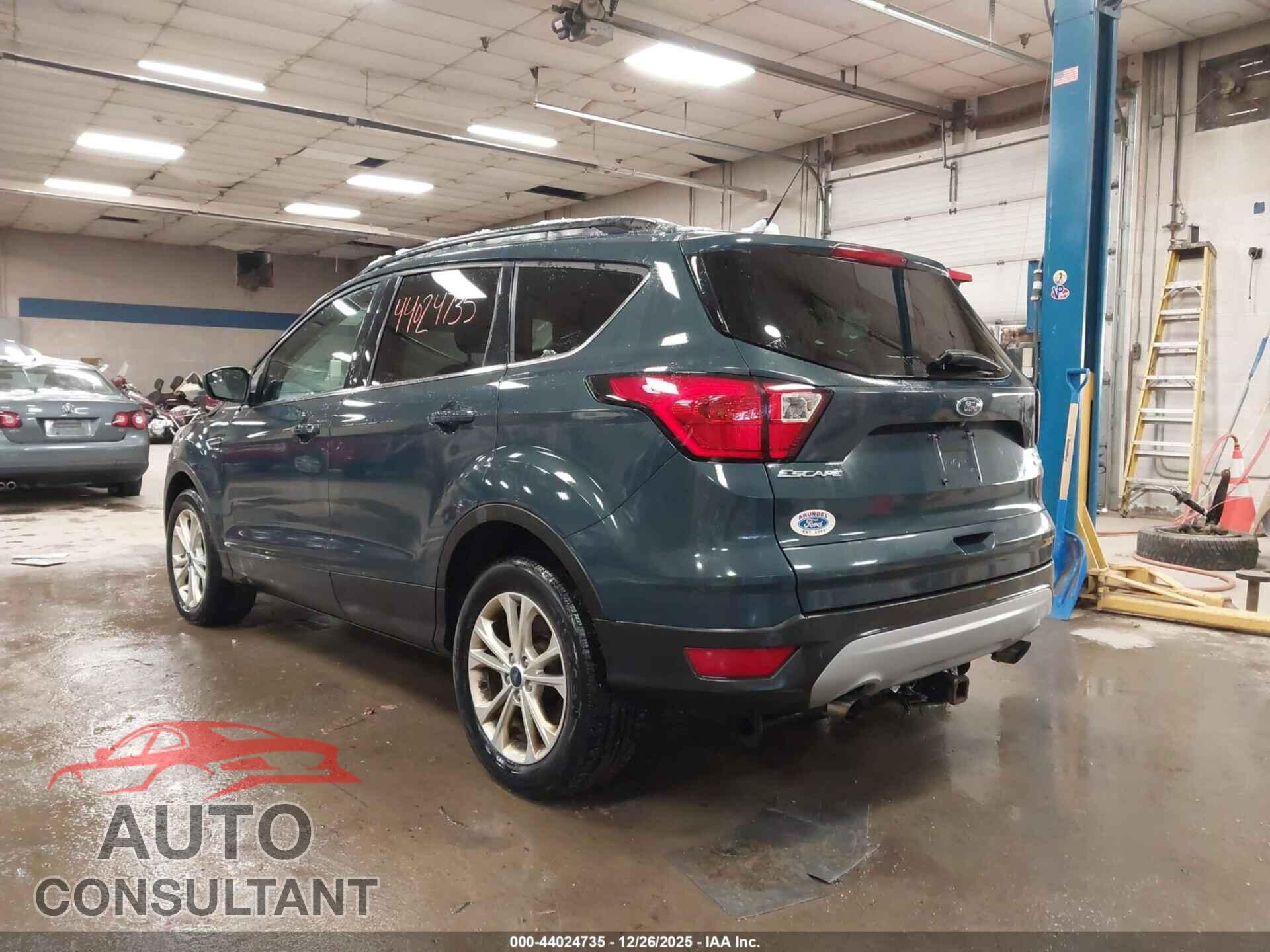 FORD ESCAPE 2019 - 1FMCU9HD4KUB90857