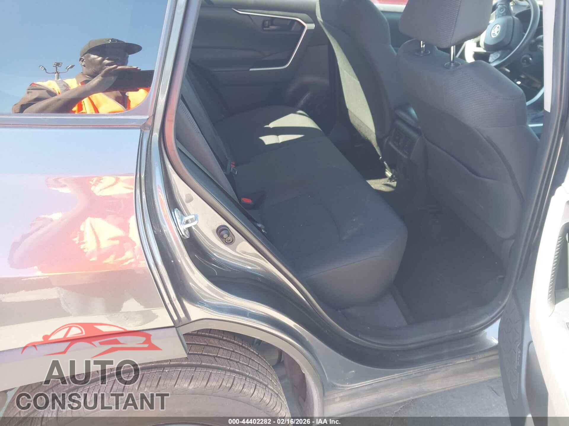 TOYOTA RAV4 2023 - 2T3F1RFV3PC336070