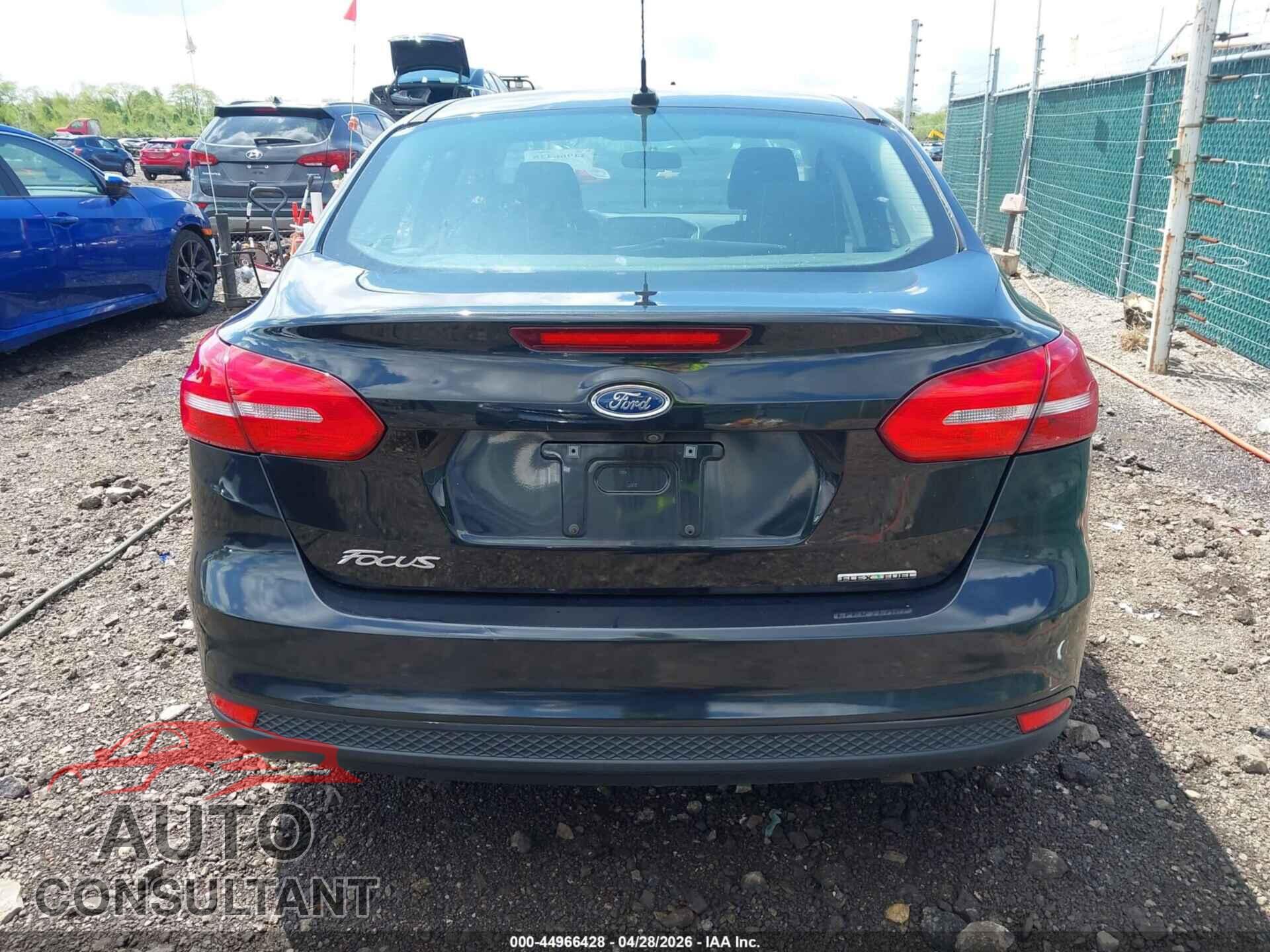 FORD FOCUS 2015 - 1FADP3E20FL376137