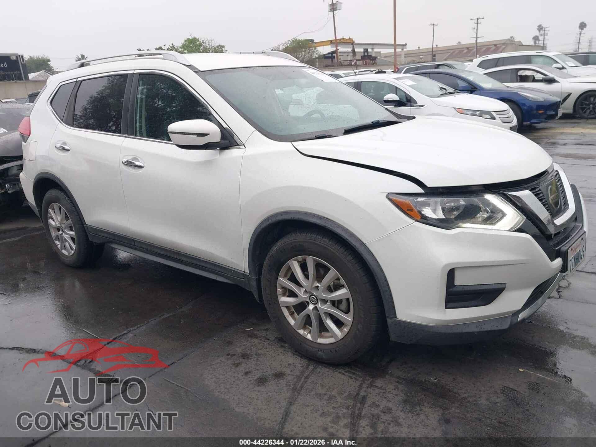 NISSAN ROGUE 2017 - KNMAT2MT7HP591684