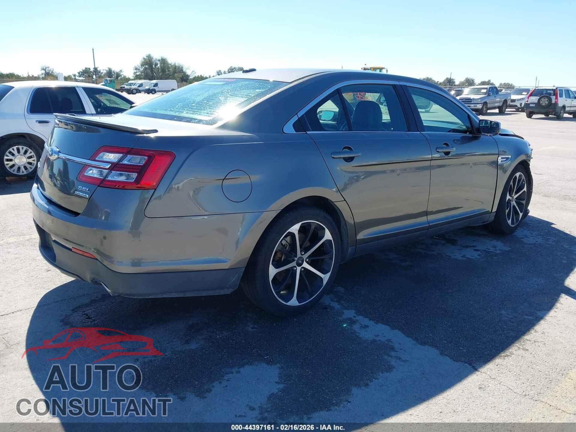FORD TAURUS 2015 - 1FAHP2E83FG114069