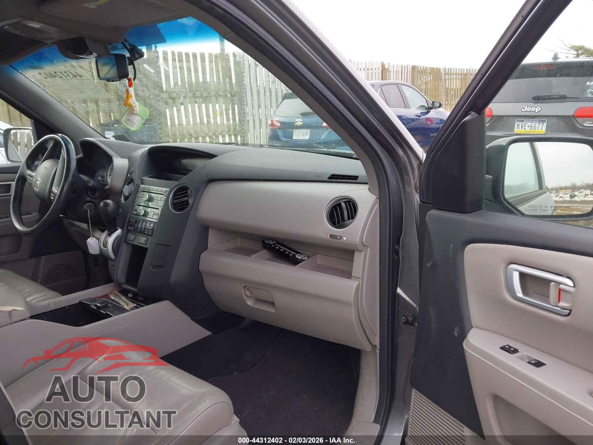 HONDA PILOT 2011 - 5FNYF4H68BB029395