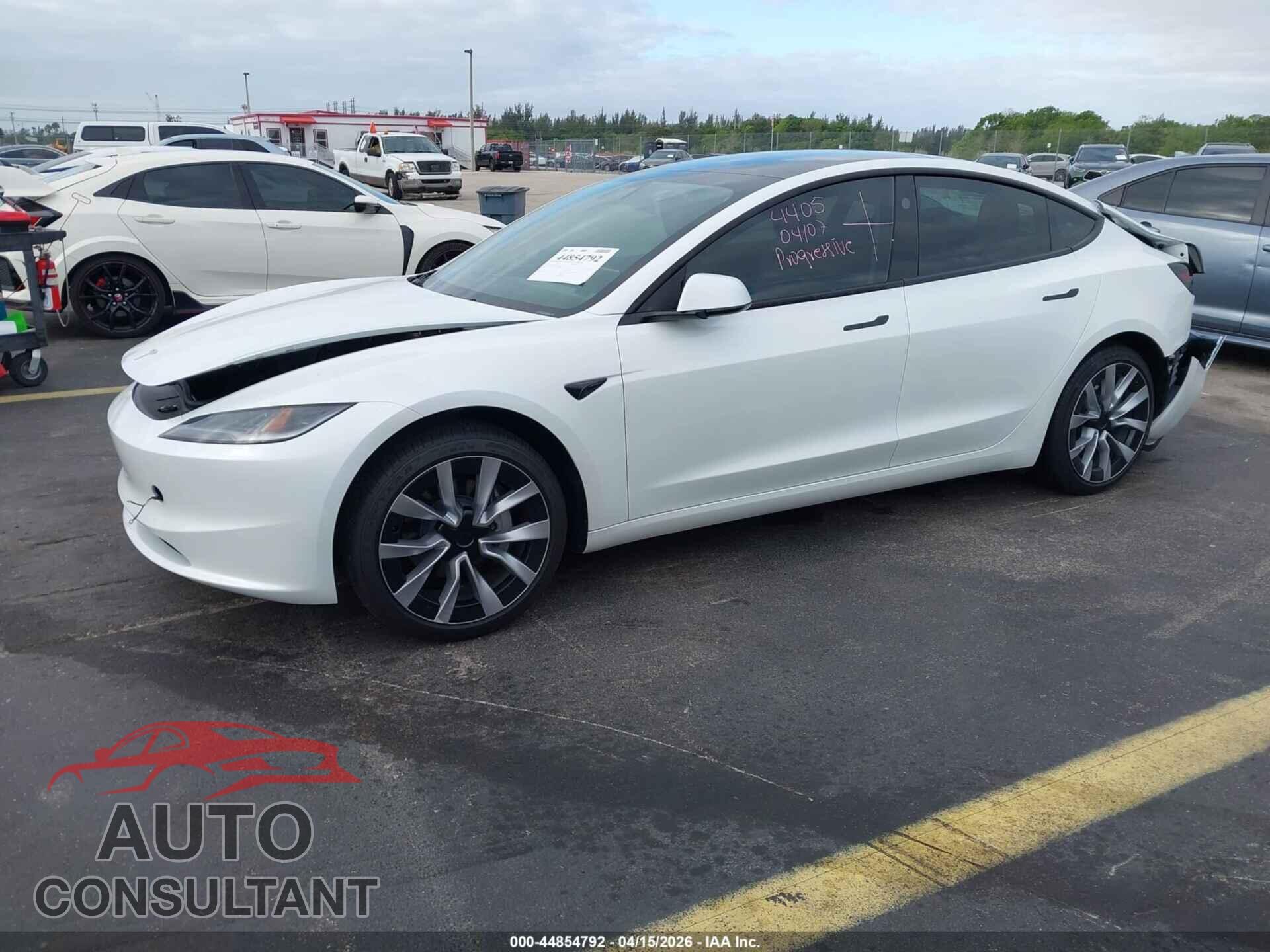 TESLA MODEL 3 2025 - 5YJ3E1EA5SF044151