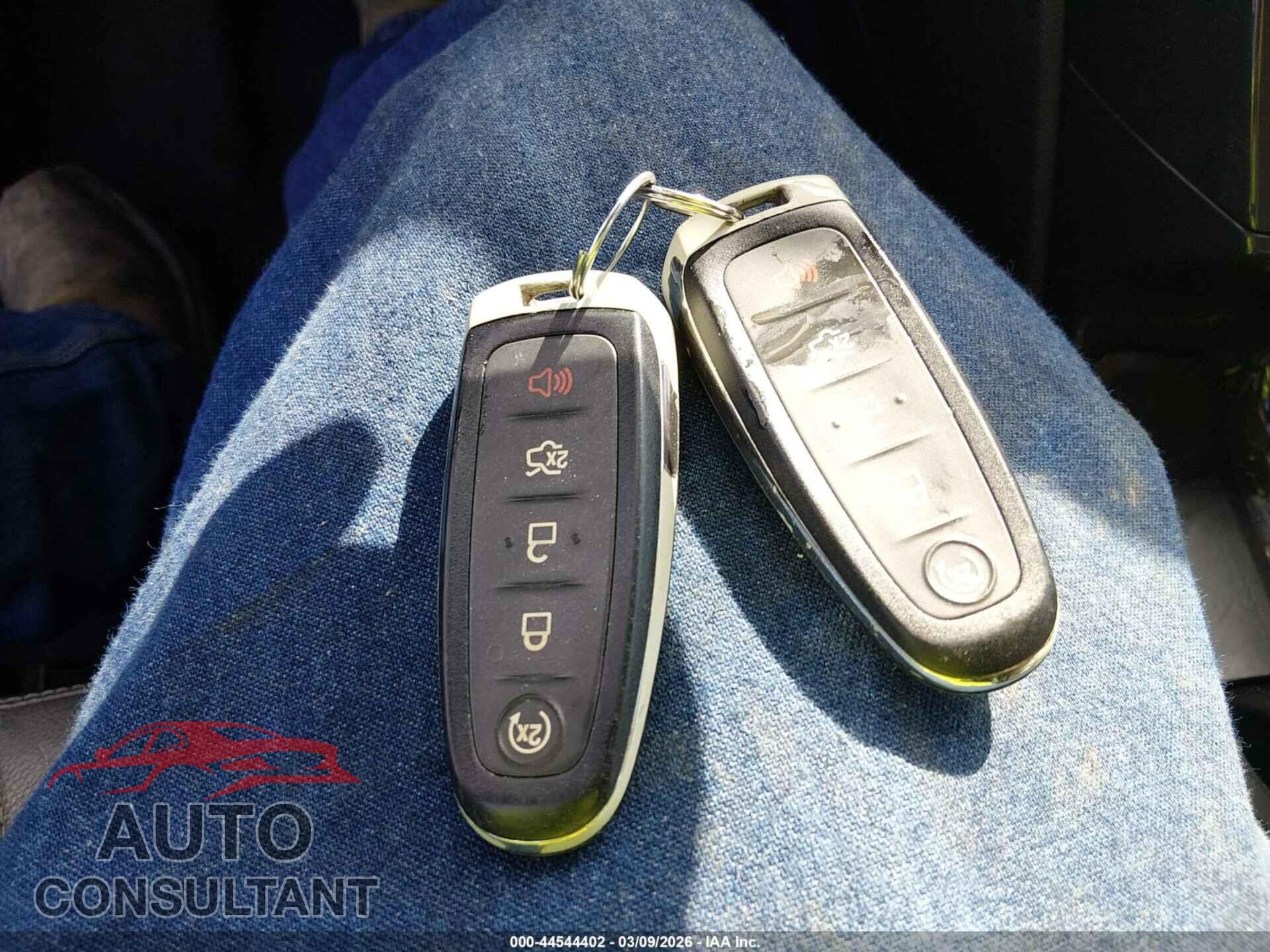 FORD ESCAPE 2013 - 1FMCU0J95DUB06517