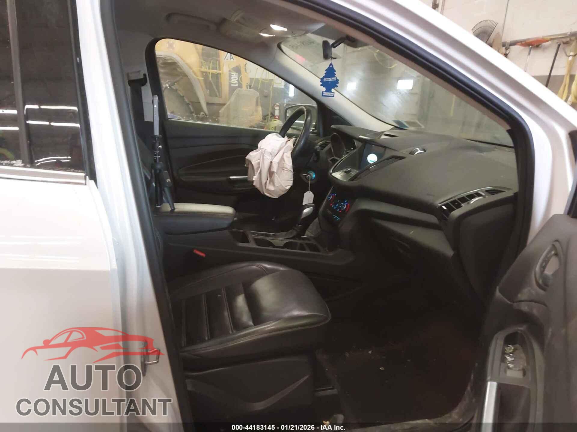 FORD ESCAPE 2018 - 1FMCU9HD7JUD12903