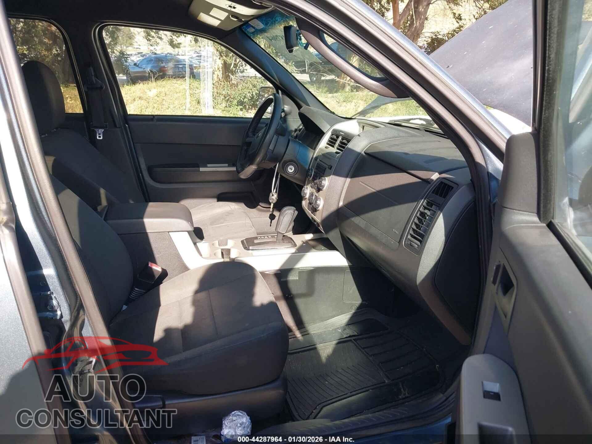 FORD ESCAPE 2010 - 1FMCU0DG4AKD20738